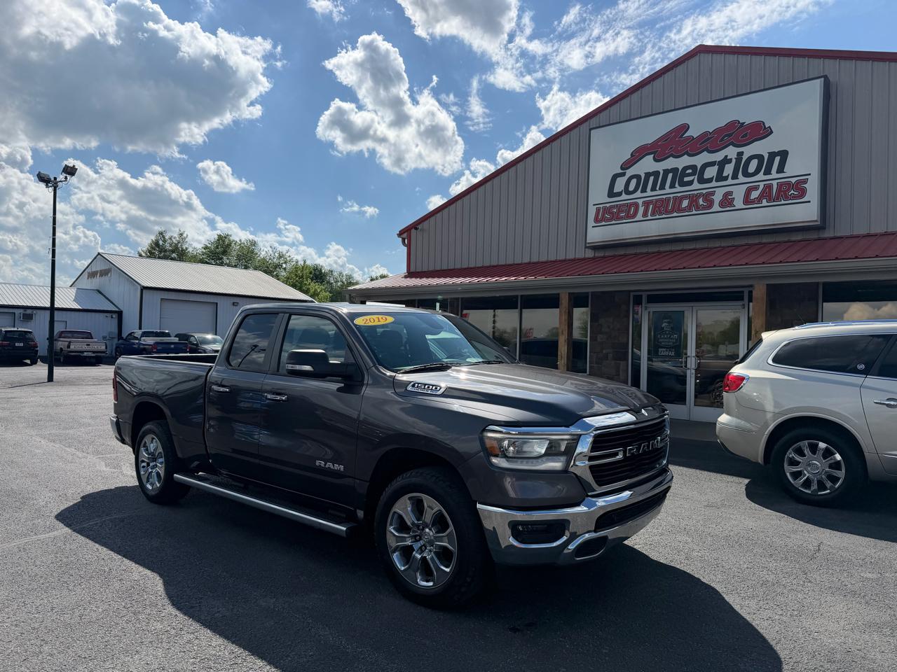 RAM 1500 Big Horn 4x4 Quad Cab 6'4" Box 2019