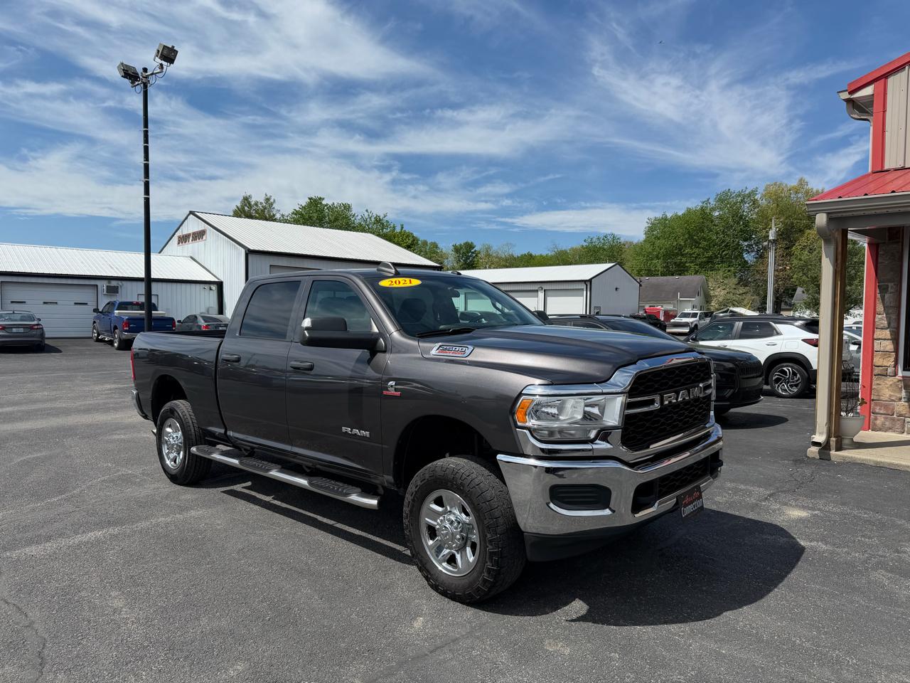 RAM 2500 Tradesman 4x4 Crew Cab 6'4" Box 2021
