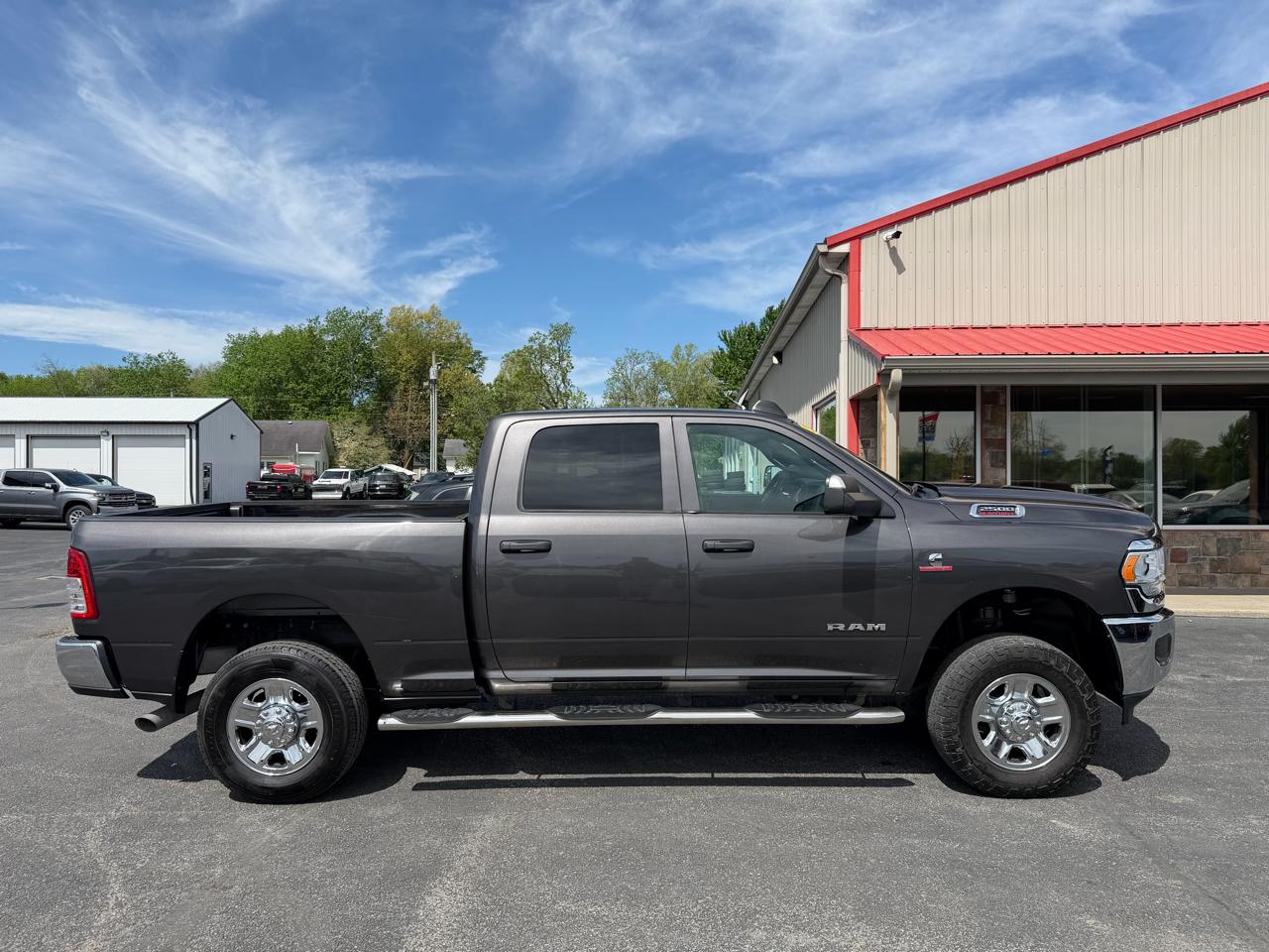 RAM 2500 Tradesman 4x4 Crew Cab 6'4" Box 2021