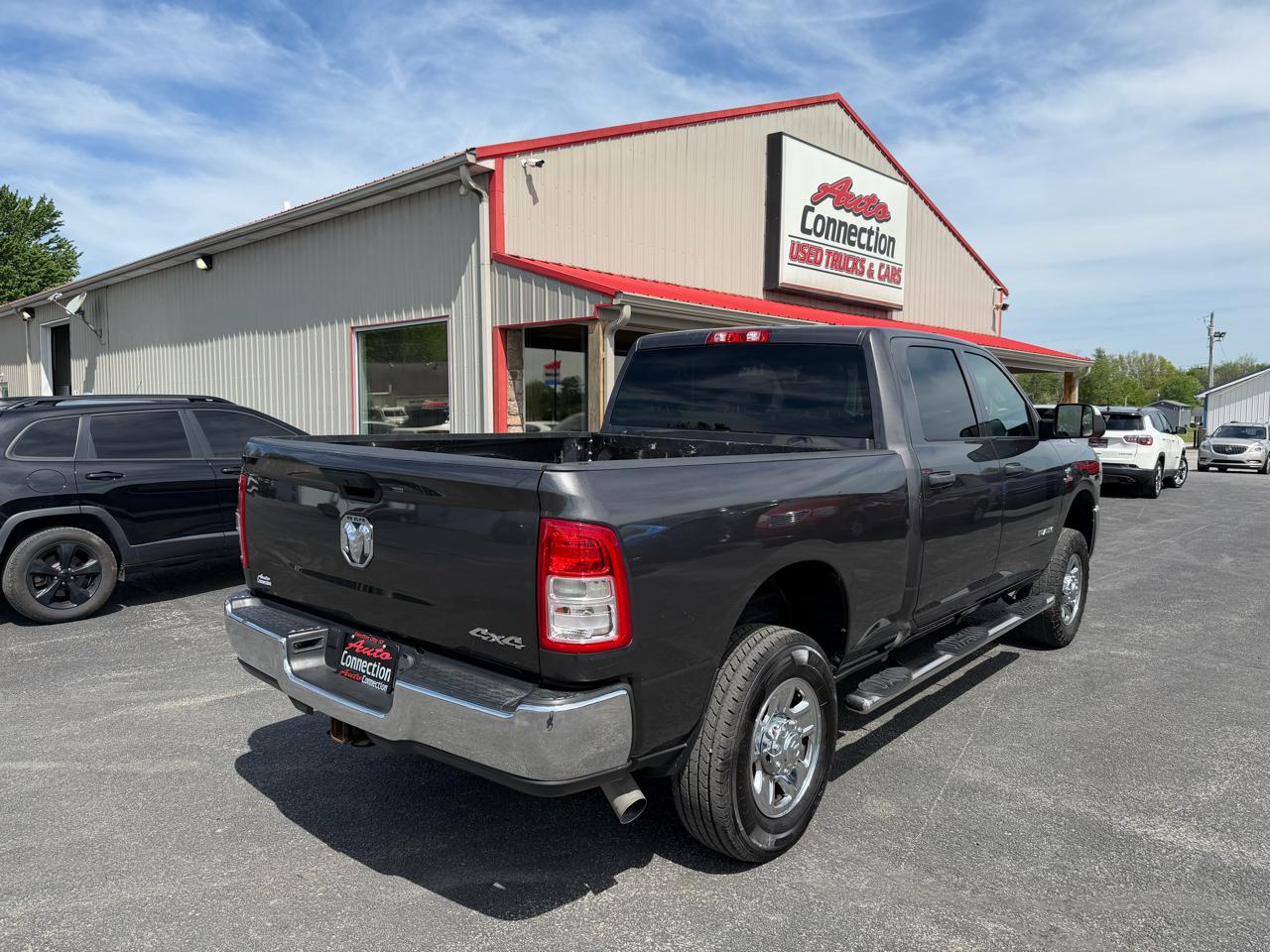 RAM 2500 Tradesman 4x4 Crew Cab 6'4" Box 2021