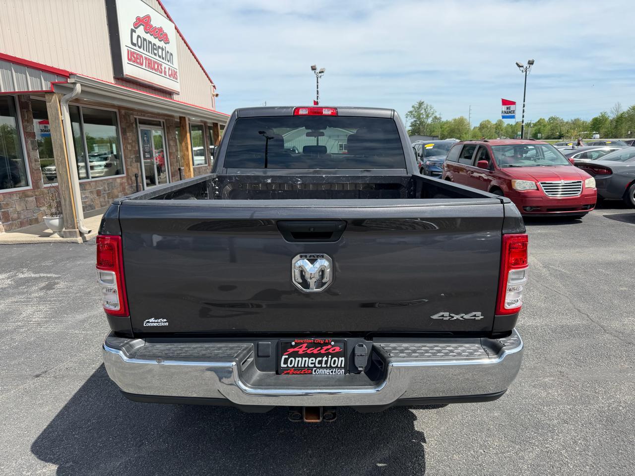 RAM 2500 Tradesman 4x4 Crew Cab 6'4" Box 2021