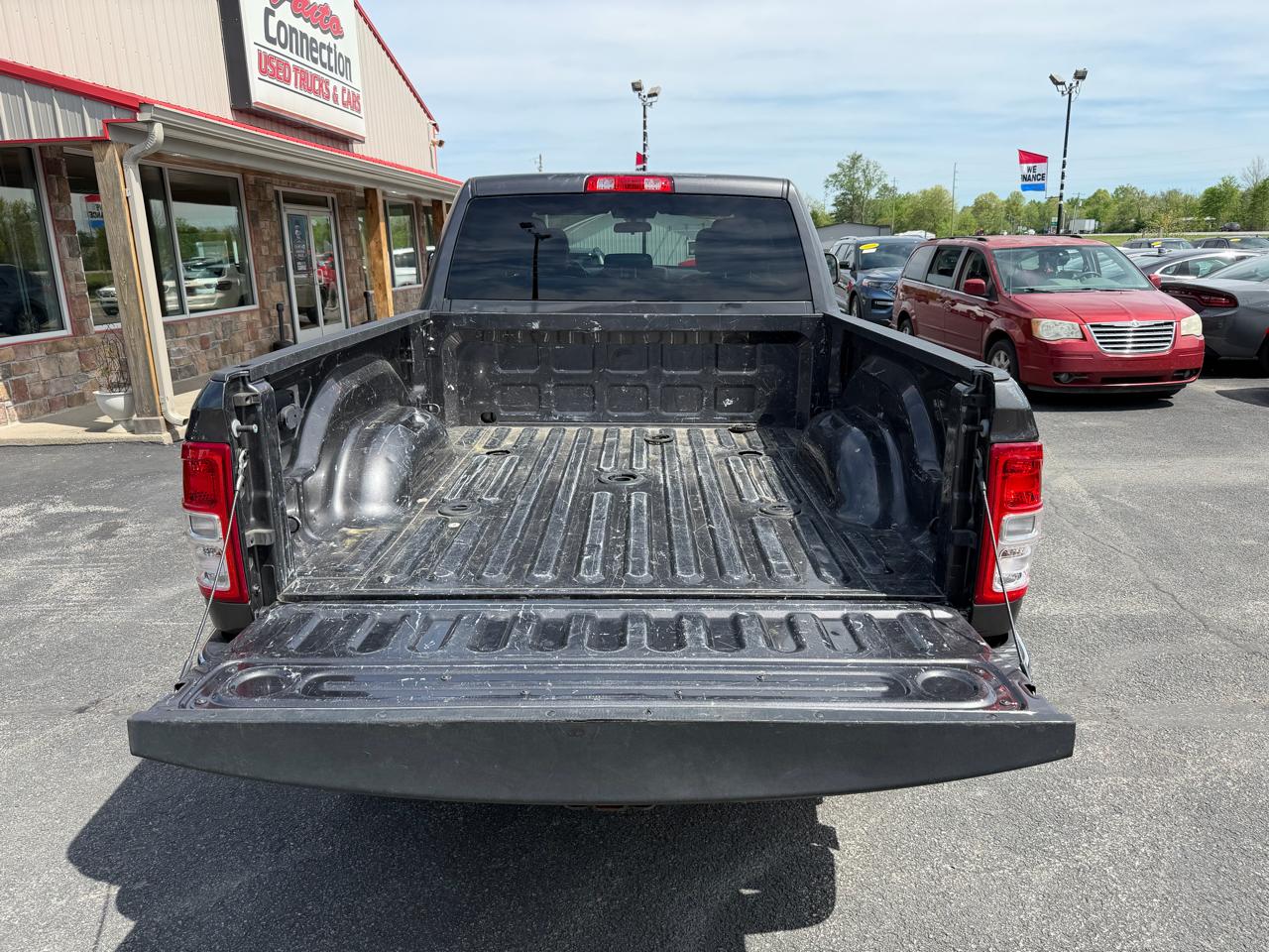 RAM 2500 Tradesman 4x4 Crew Cab 6'4" Box 2021
