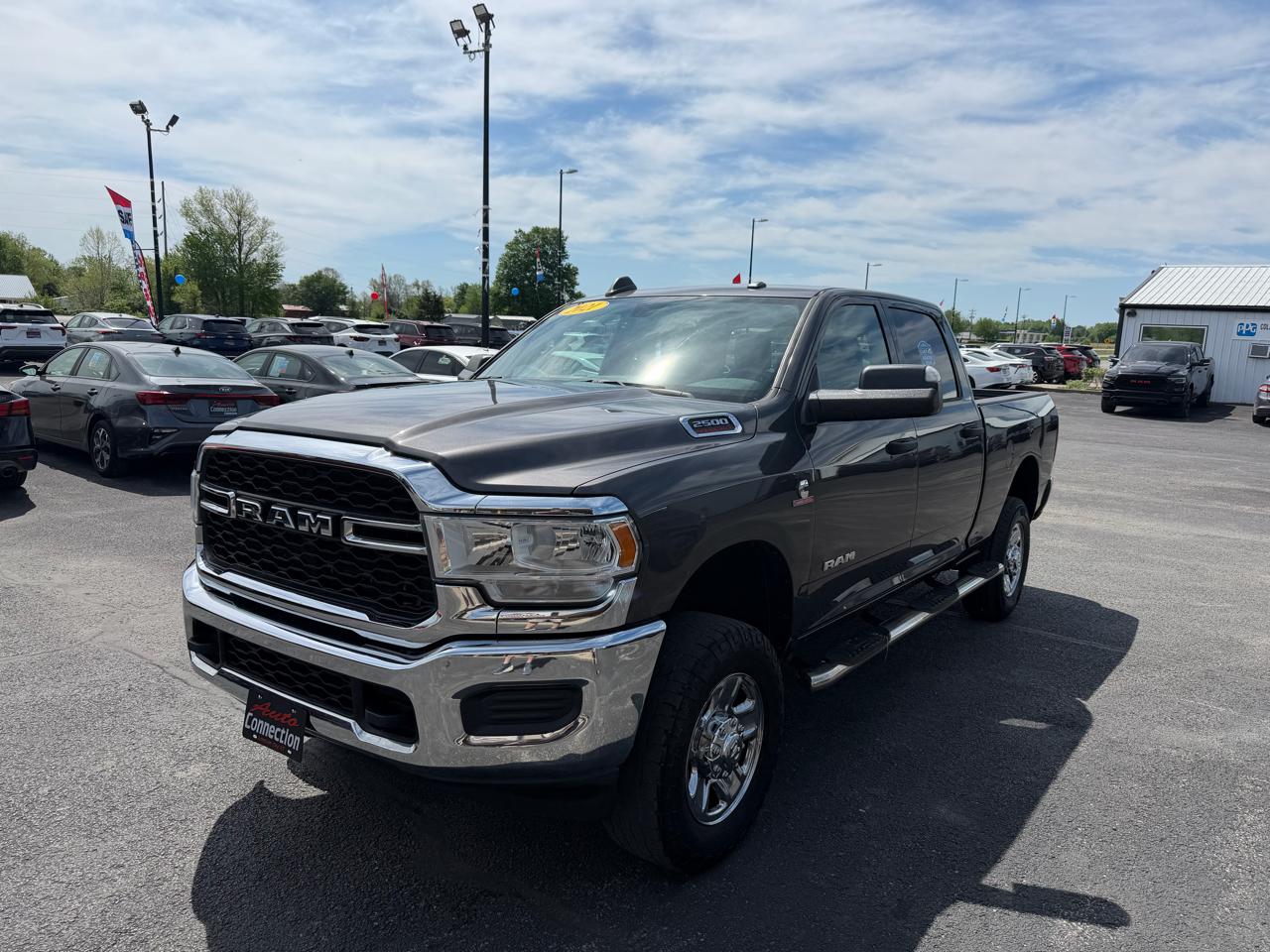 RAM 2500 Tradesman 4x4 Crew Cab 6'4" Box 2021