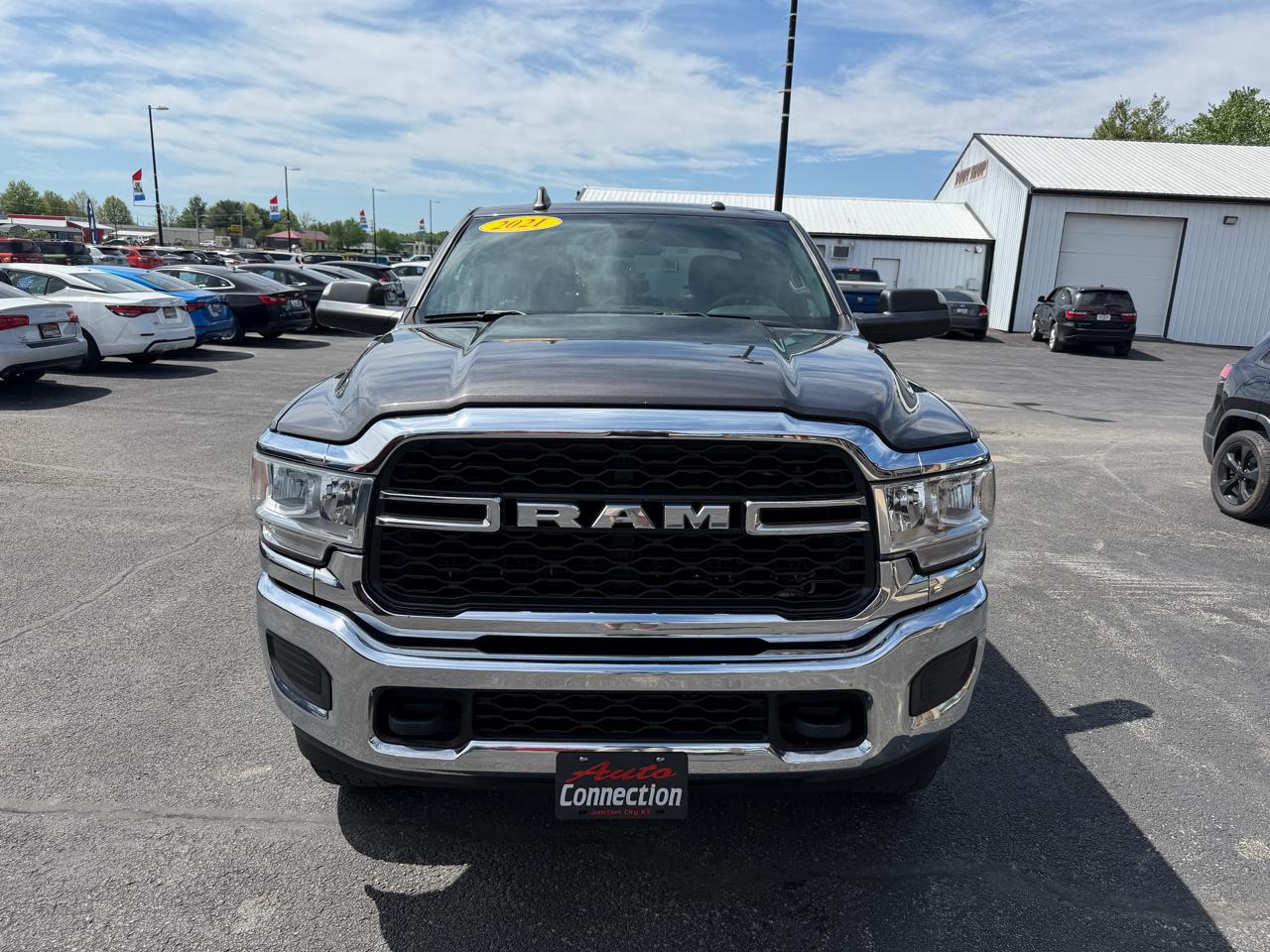 RAM 2500 Tradesman 4x4 Crew Cab 6'4" Box 2021