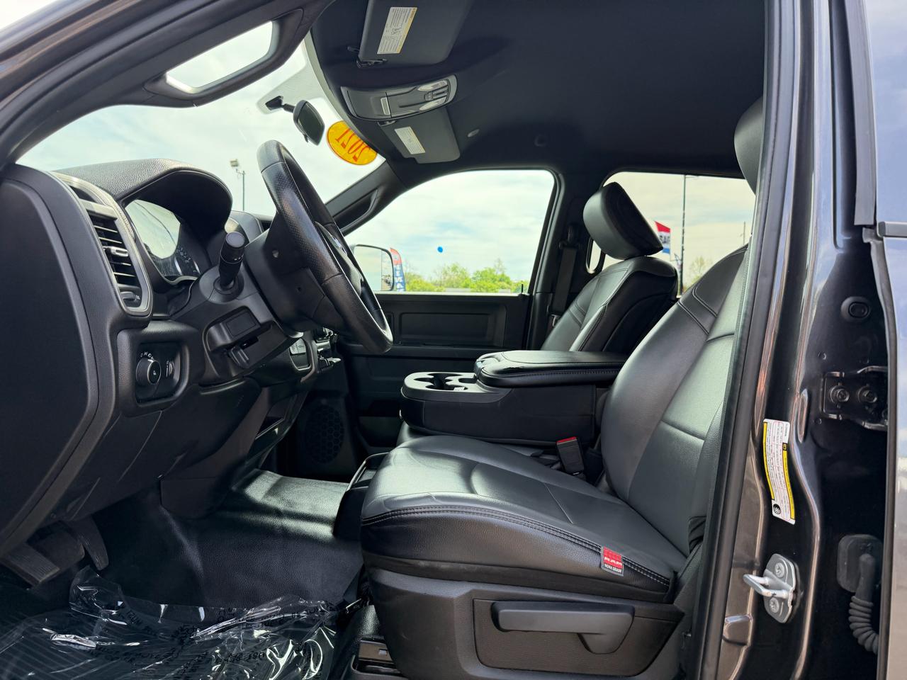 RAM 2500 Tradesman 4x4 Crew Cab 6'4" Box 2021