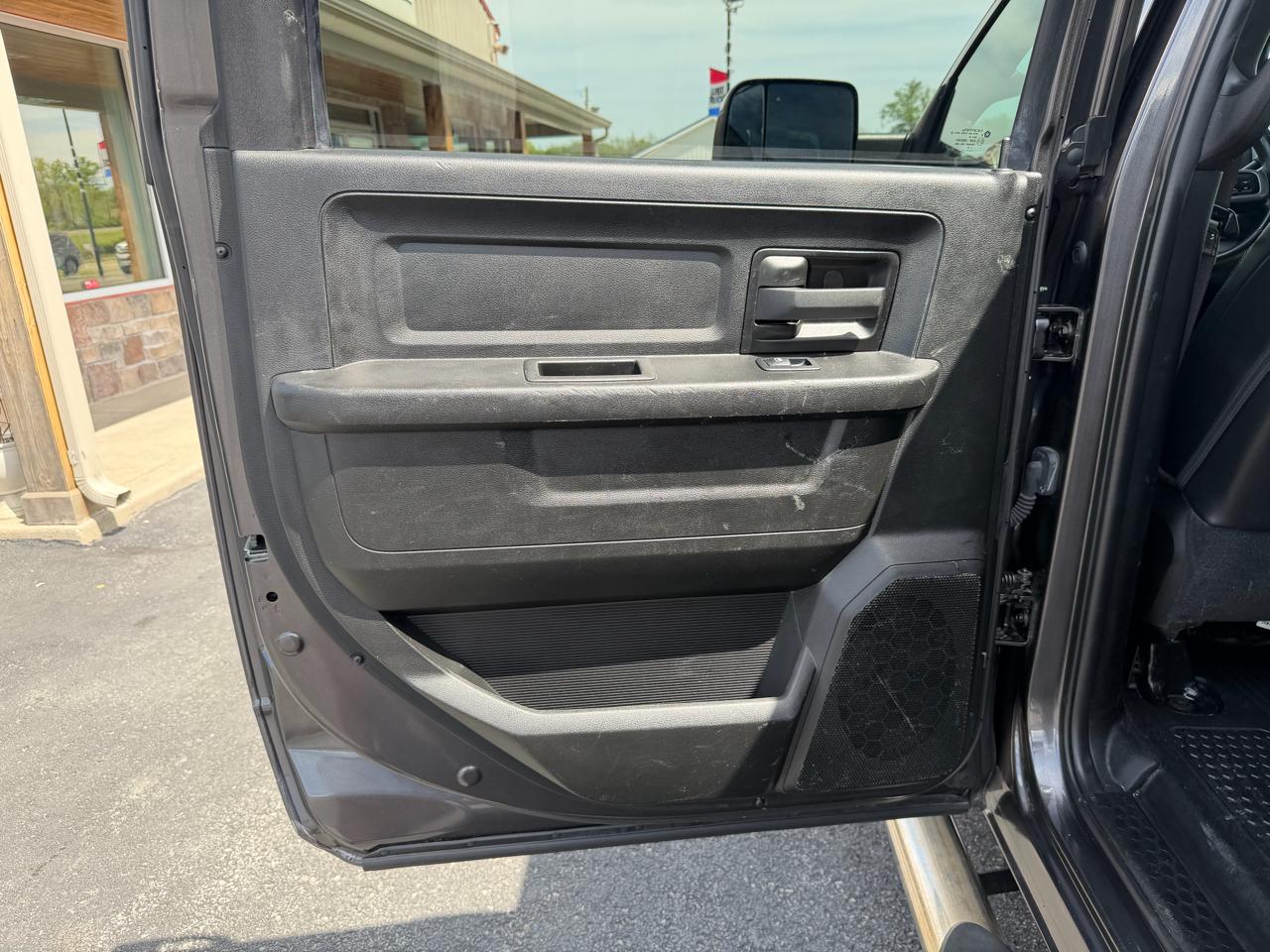 RAM 2500 Tradesman 4x4 Crew Cab 6'4" Box 2021