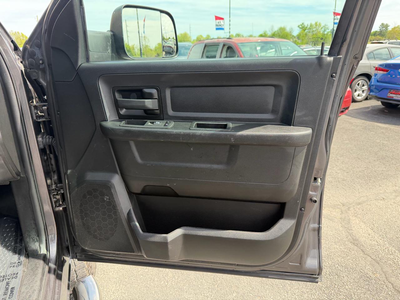 RAM 2500 Tradesman 4x4 Crew Cab 6'4" Box 2021