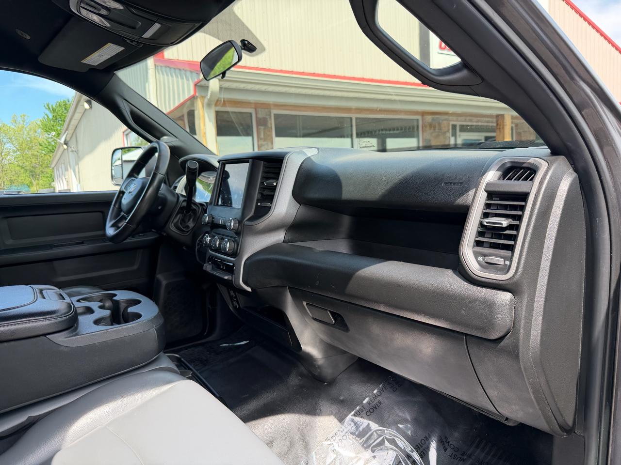 RAM 2500 Tradesman 4x4 Crew Cab 6'4" Box 2021