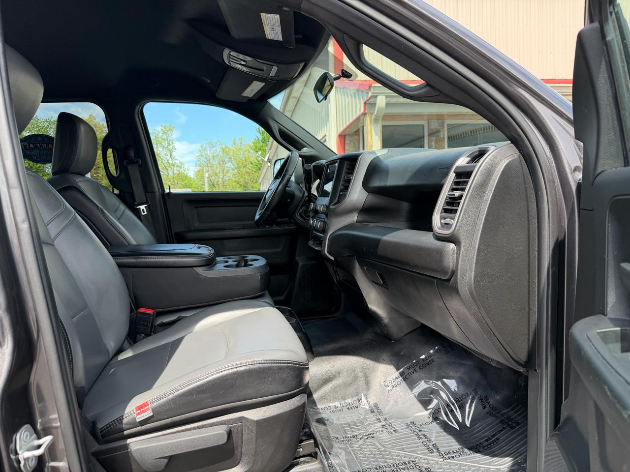 RAM 2500 Tradesman 4x4 Crew Cab 6'4" Box 2021