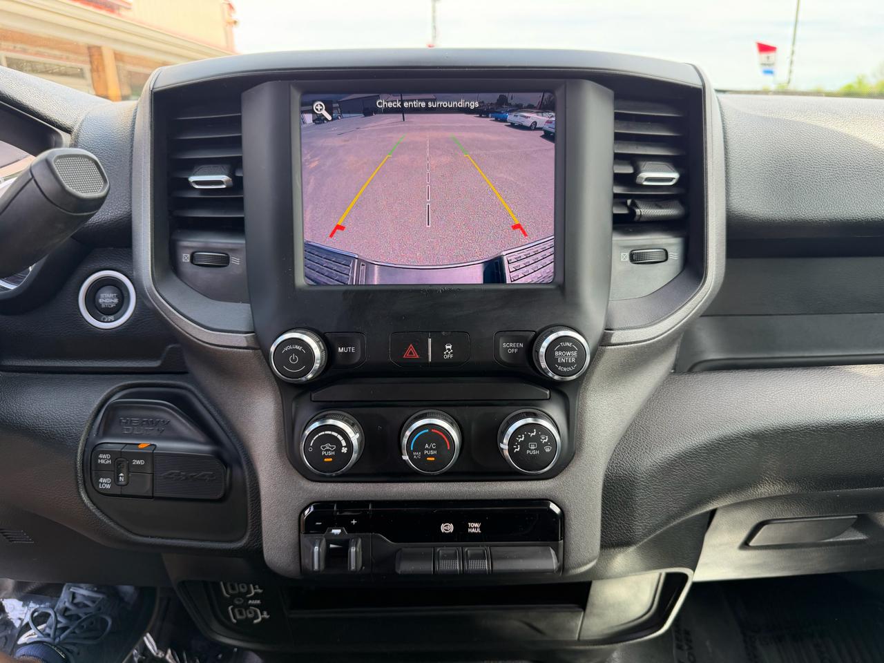 RAM 2500 Tradesman 4x4 Crew Cab 6'4" Box 2021