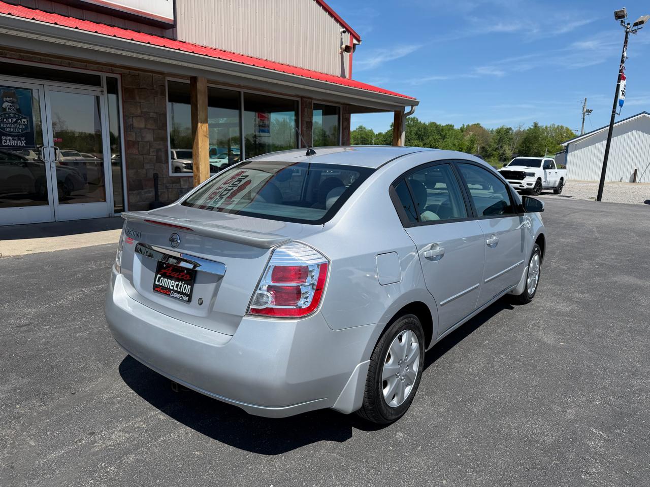 Nissan Sentra 4dr Sdn I4 CVT 2.0 2011