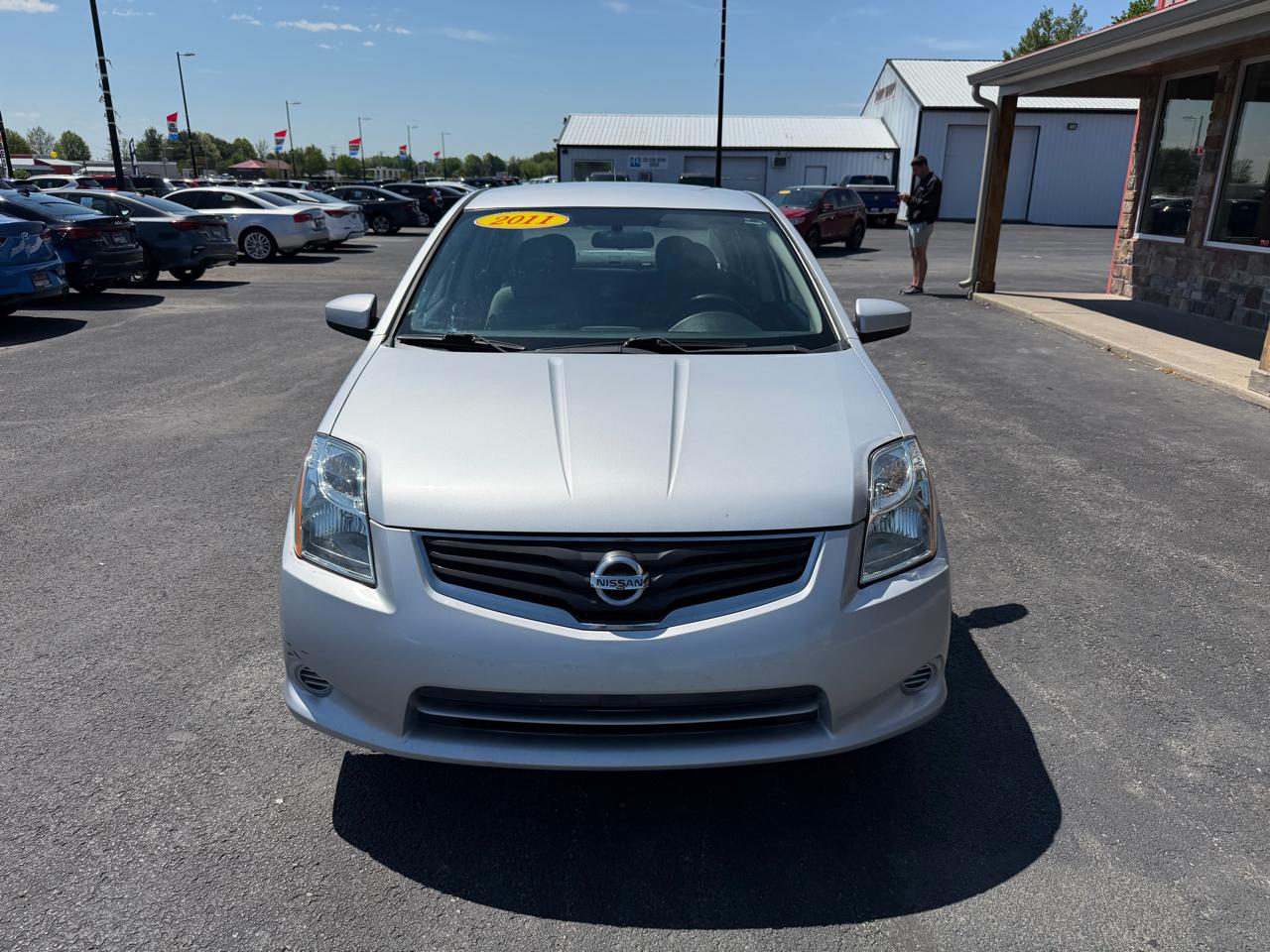 Nissan Sentra 4dr Sdn I4 CVT 2.0 2011