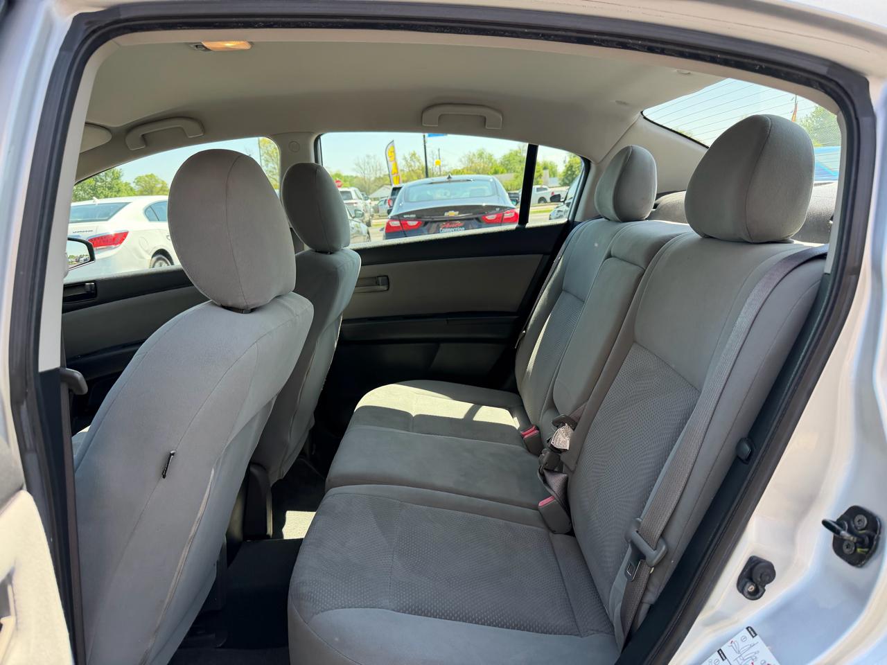 Nissan Sentra 4dr Sdn I4 CVT 2.0 2011