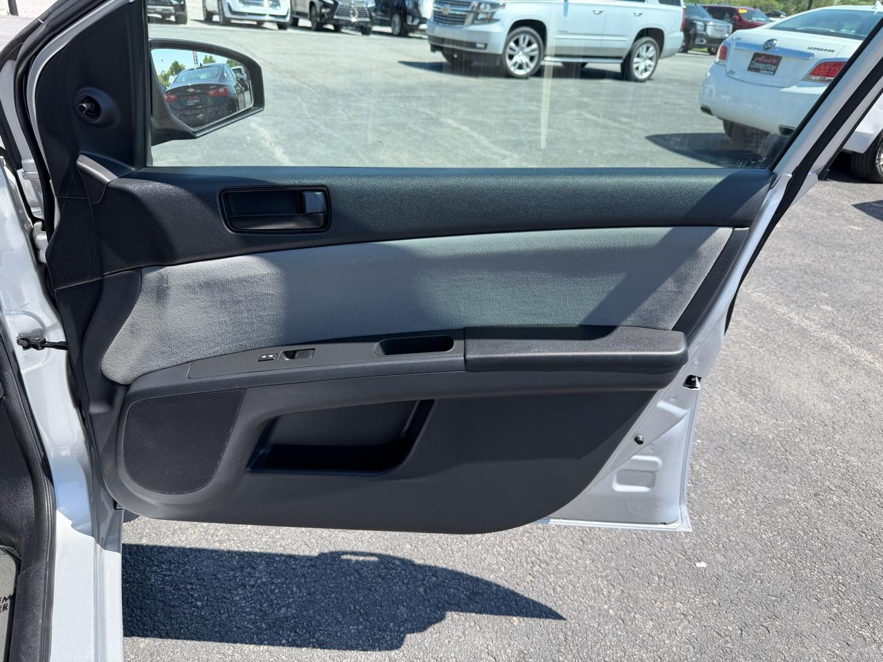 Nissan Sentra 4dr Sdn I4 CVT 2.0 2011