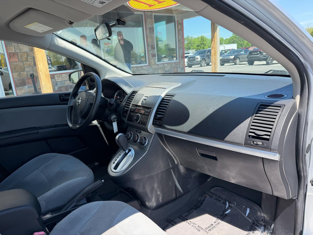 Nissan Sentra 4dr Sdn I4 CVT 2.0 2011