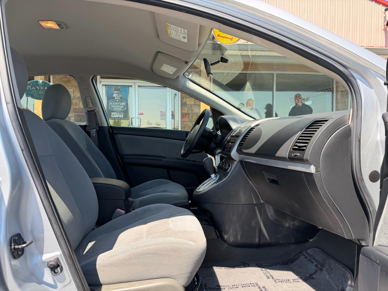 Nissan Sentra 4dr Sdn I4 CVT 2.0 2011