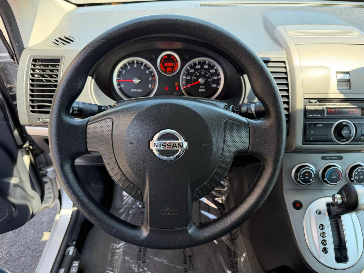 Nissan Sentra 4dr Sdn I4 CVT 2.0 2011