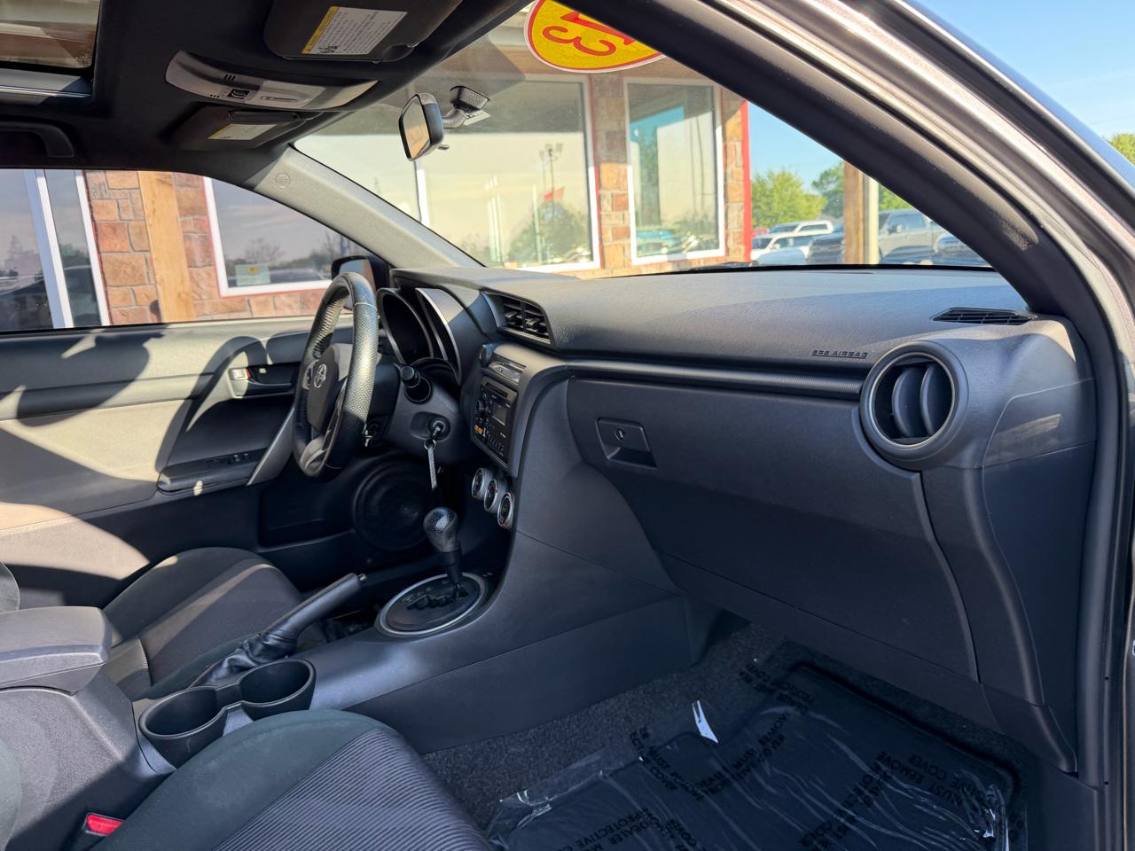 Scion tC 2dr HB Man (Natl) 2013