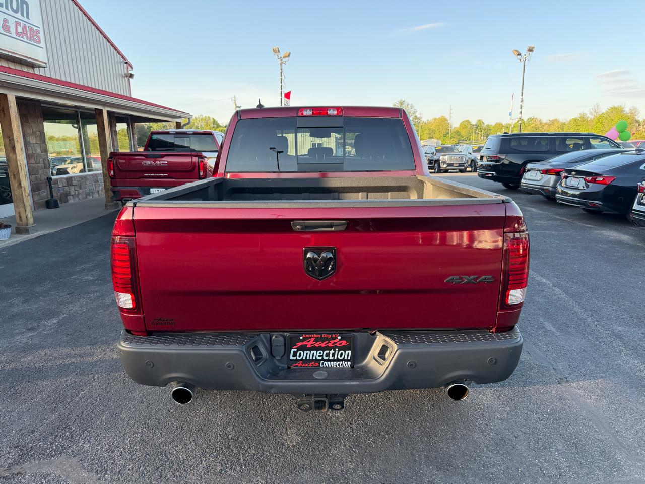 RAM 1500 Classic Warlock 4x4 Crew Cab 5'7" Box 2019