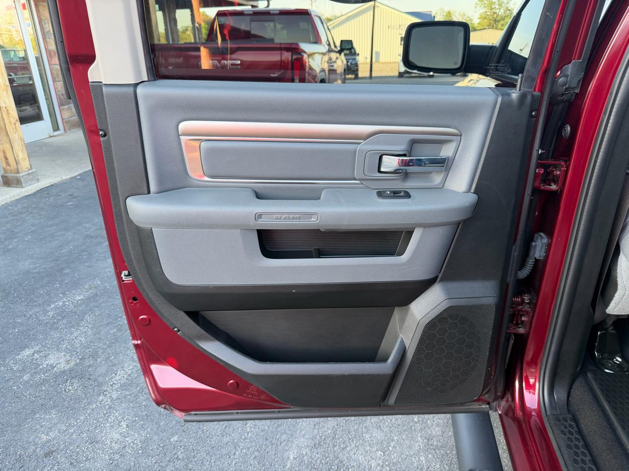 RAM 1500 Classic Warlock 4x4 Crew Cab 5'7" Box 2019