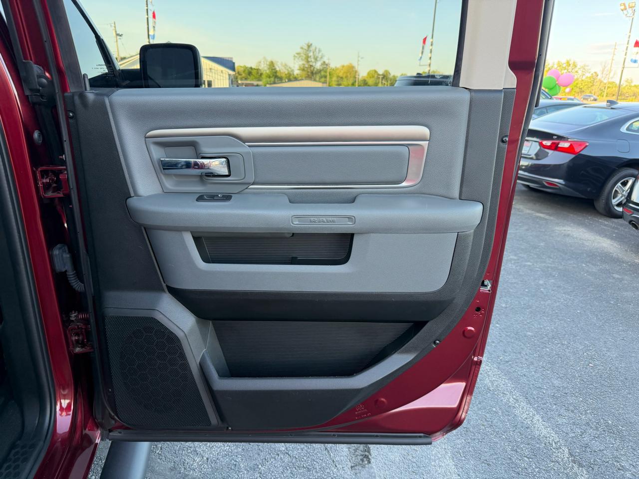 RAM 1500 Classic Warlock 4x4 Crew Cab 5'7" Box 2019