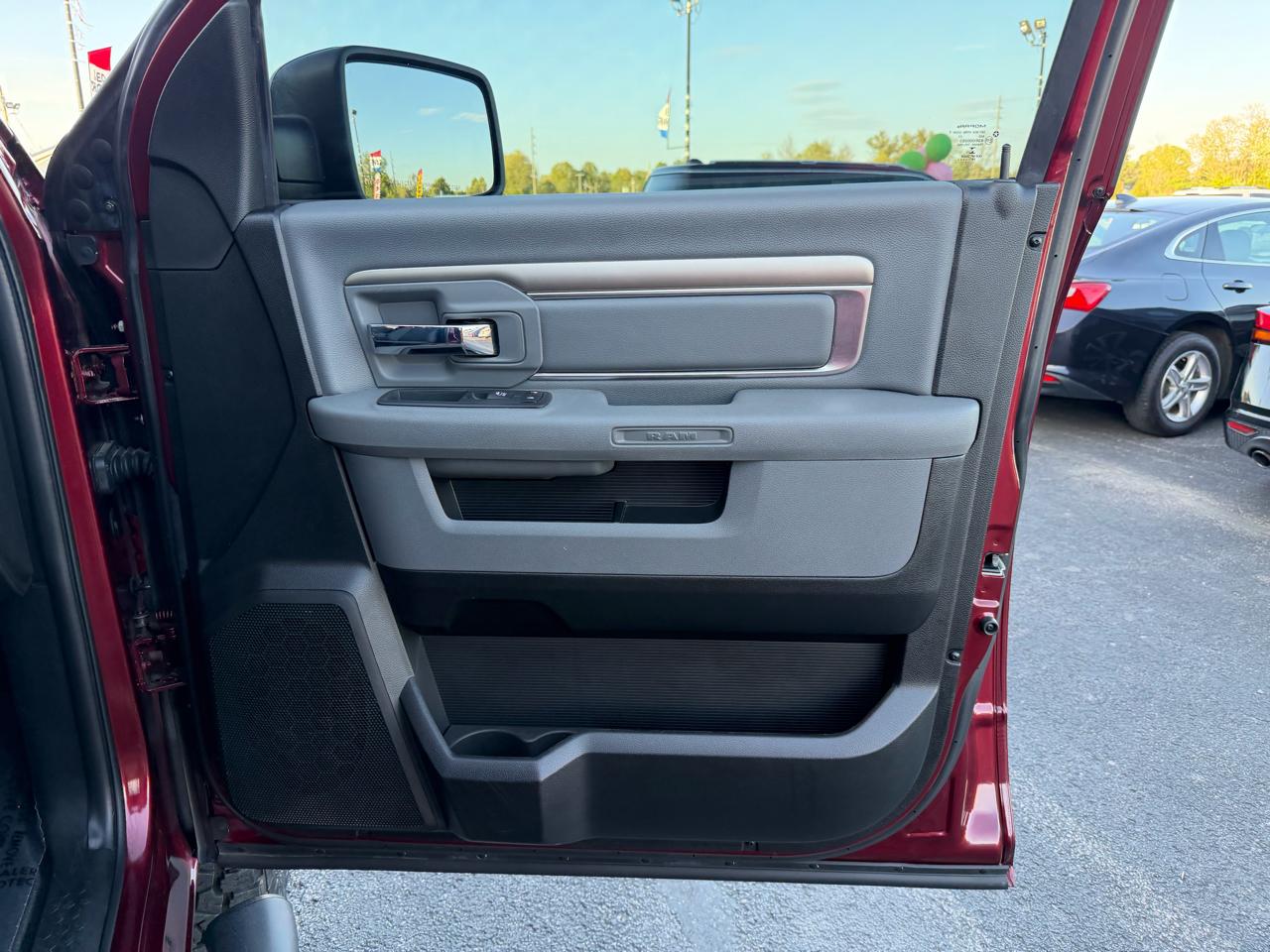 RAM 1500 Classic Warlock 4x4 Crew Cab 5'7" Box 2019