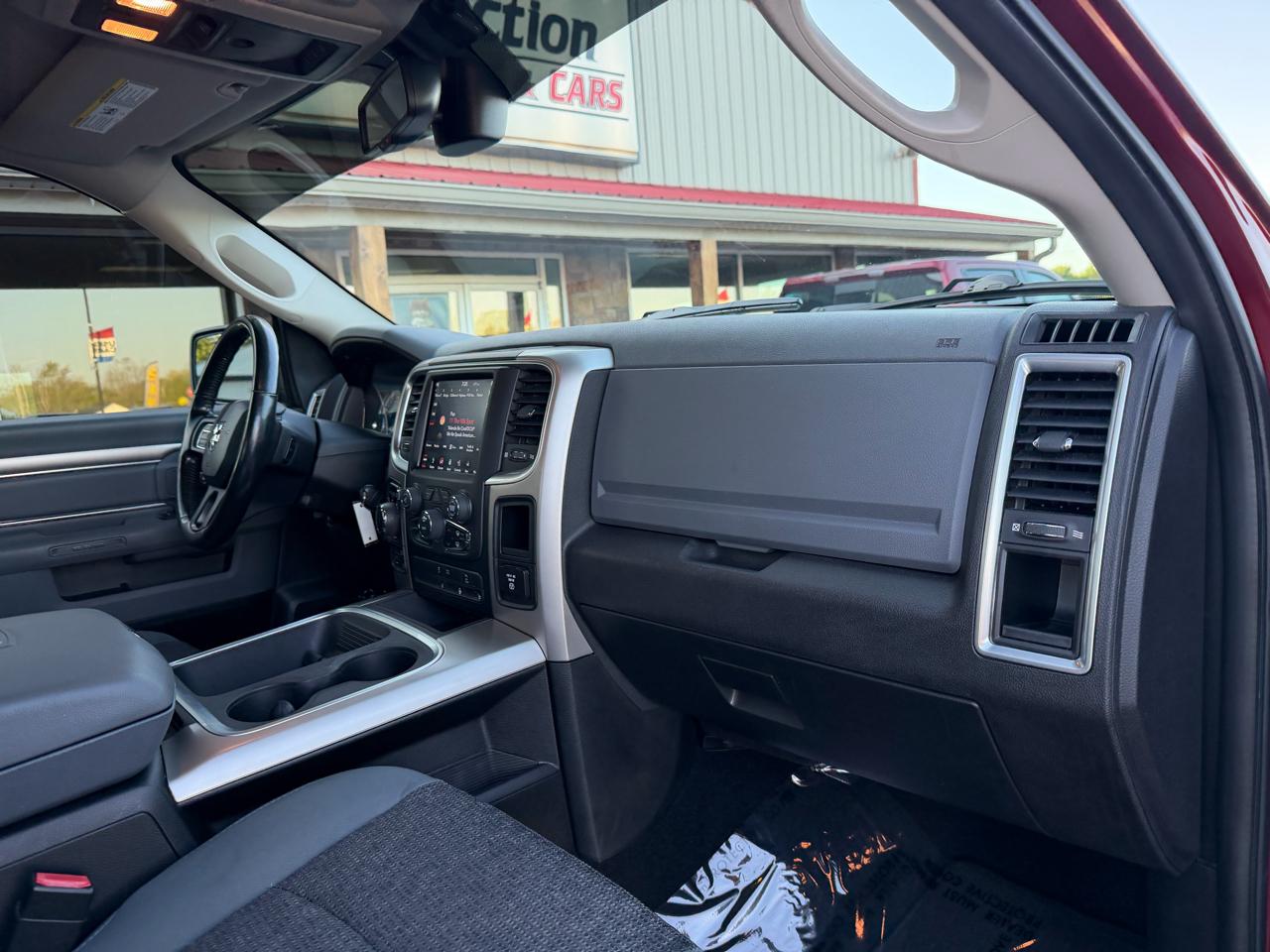RAM 1500 Classic Warlock 4x4 Crew Cab 5'7" Box 2019