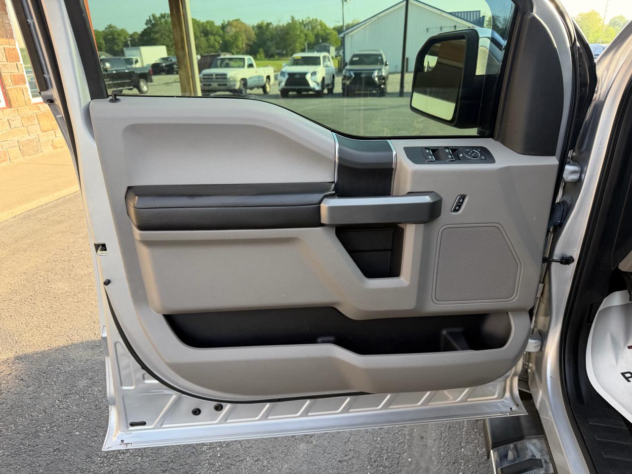 Ford F-150 4WD SuperCrew 139" XLT 2017