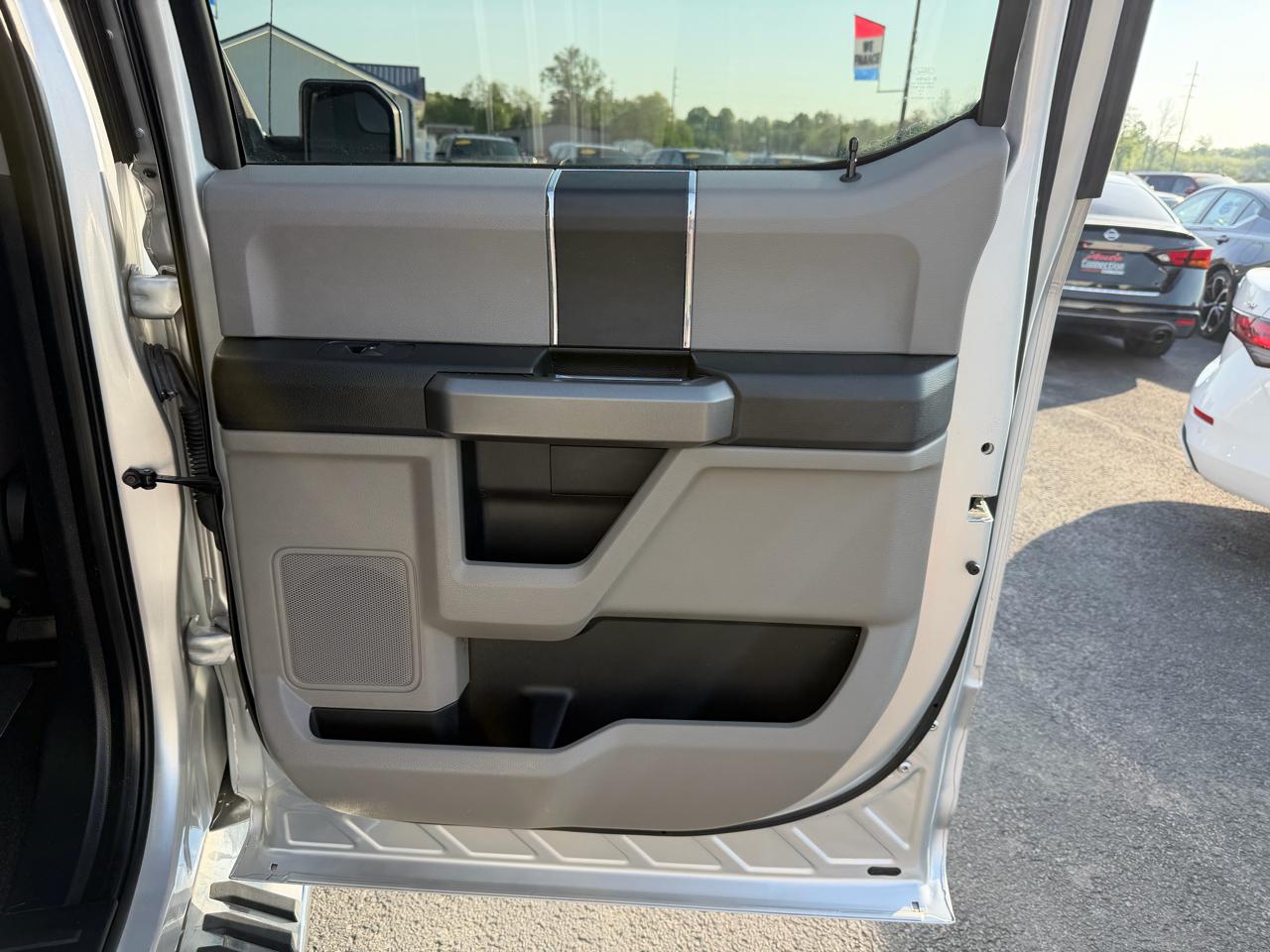 Ford F-150 4WD SuperCrew 139" XLT 2017