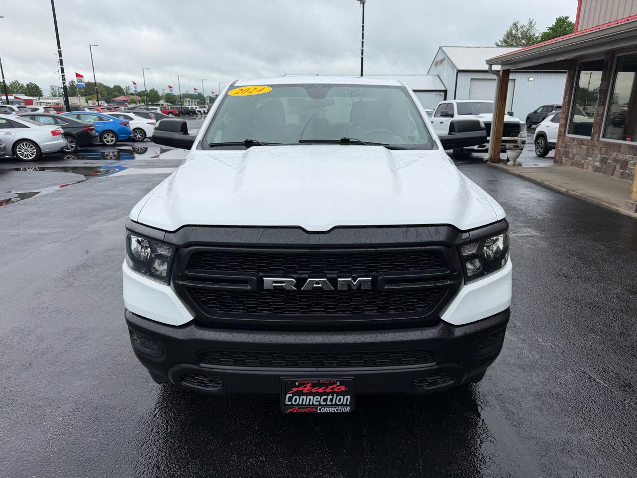 RAM 1500 2WD Quad Cab 140.5" Tradesman 2024