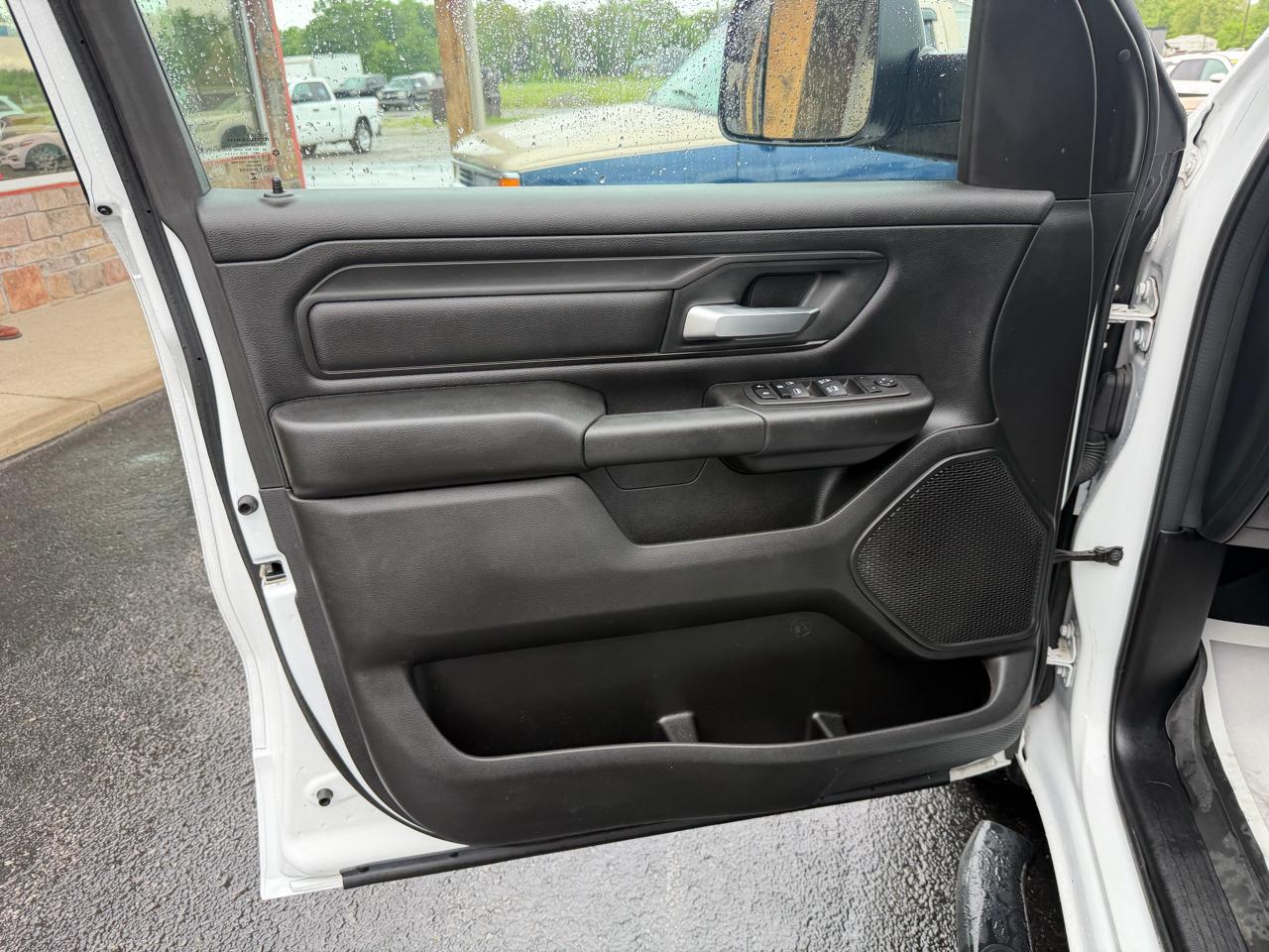 RAM 1500 2WD Quad Cab 140.5" Tradesman 2024