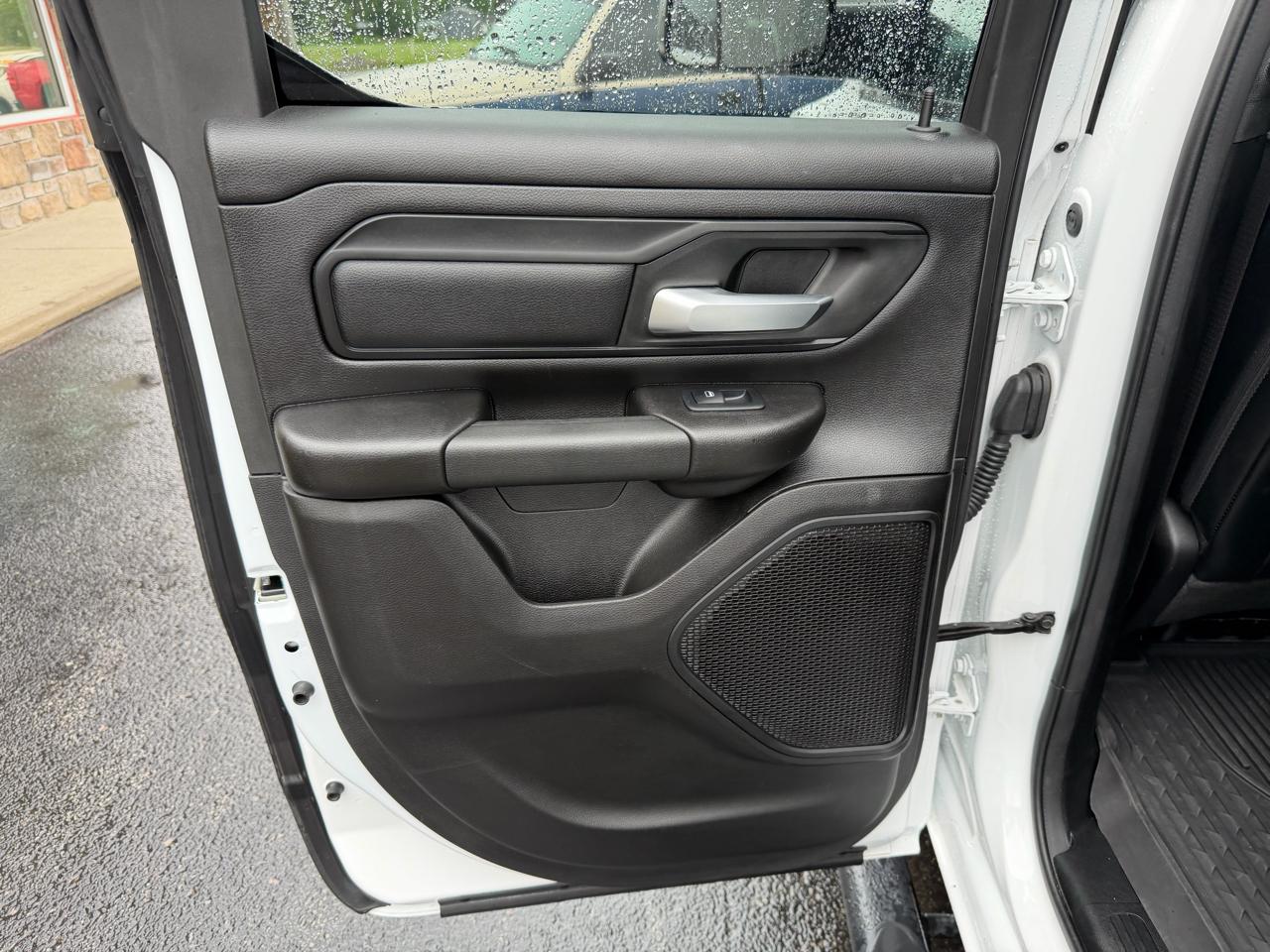 RAM 1500 2WD Quad Cab 140.5" Tradesman 2024