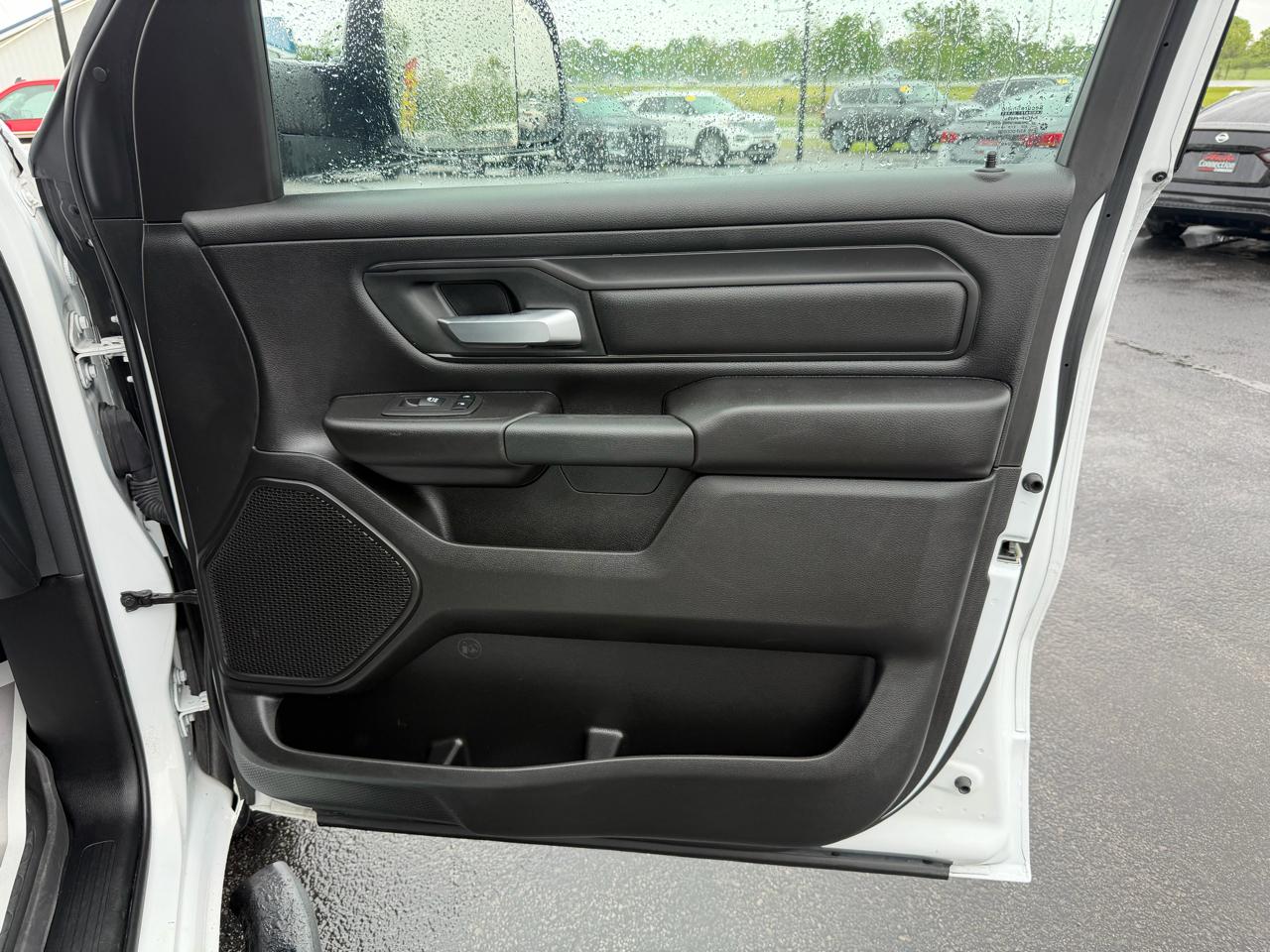 RAM 1500 2WD Quad Cab 140.5" Tradesman 2024