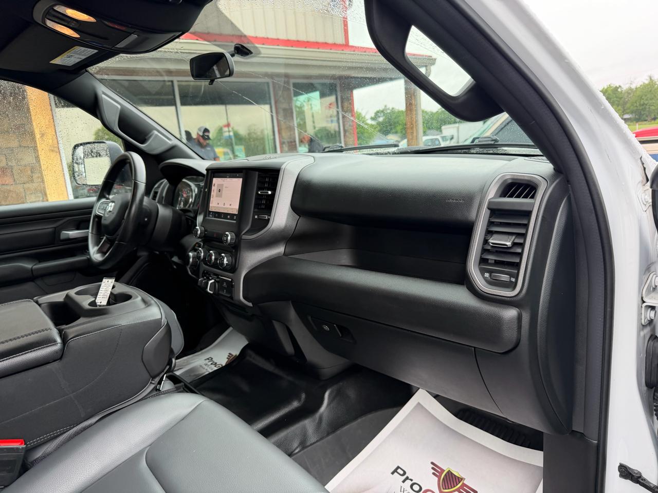 RAM 1500 2WD Quad Cab 140.5" Tradesman 2024