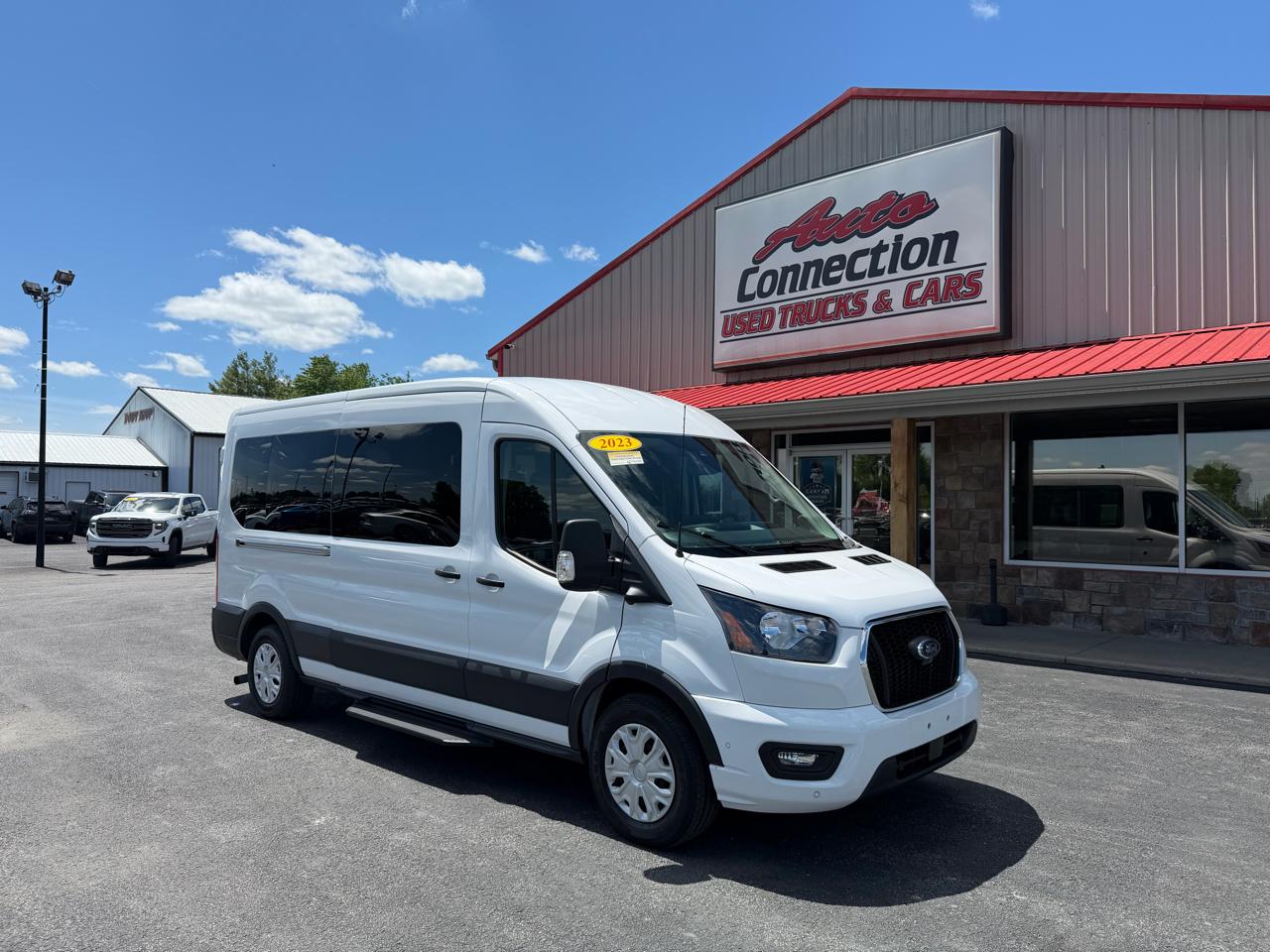 2023 Ford Transit Passenger Wagon T-350 148" Med Roof XLT RWD