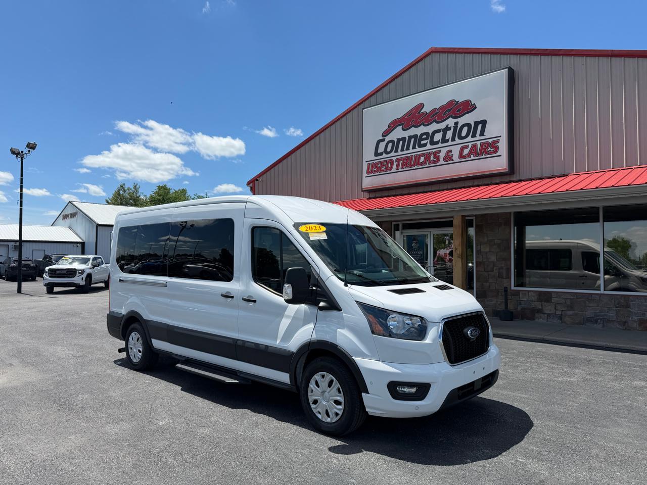 Ford Transit Passenger Wagon T-350 148" Med Roof XLT RWD 2023