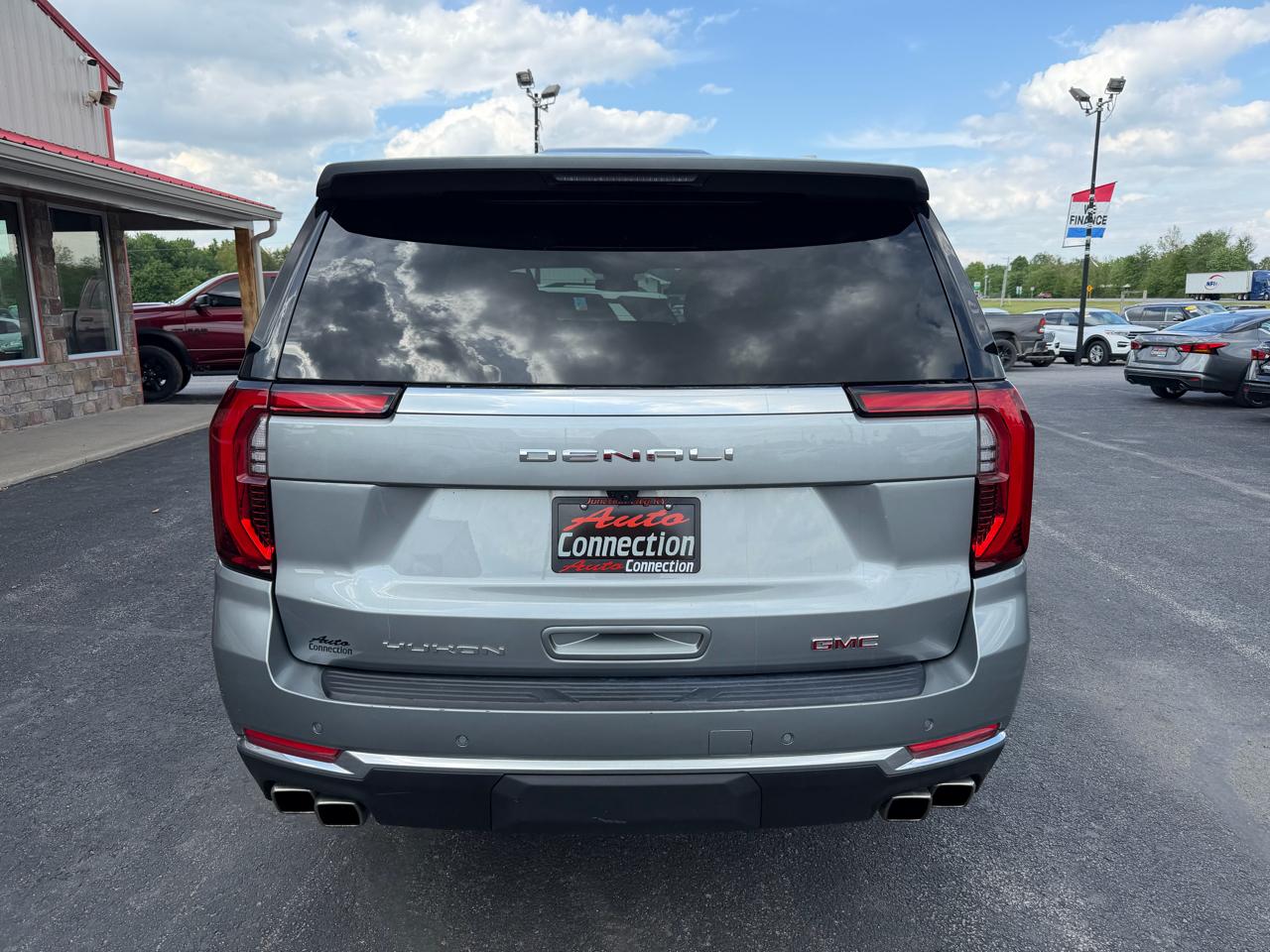 GMC Yukon XL 4WD 4dr Denali 2025