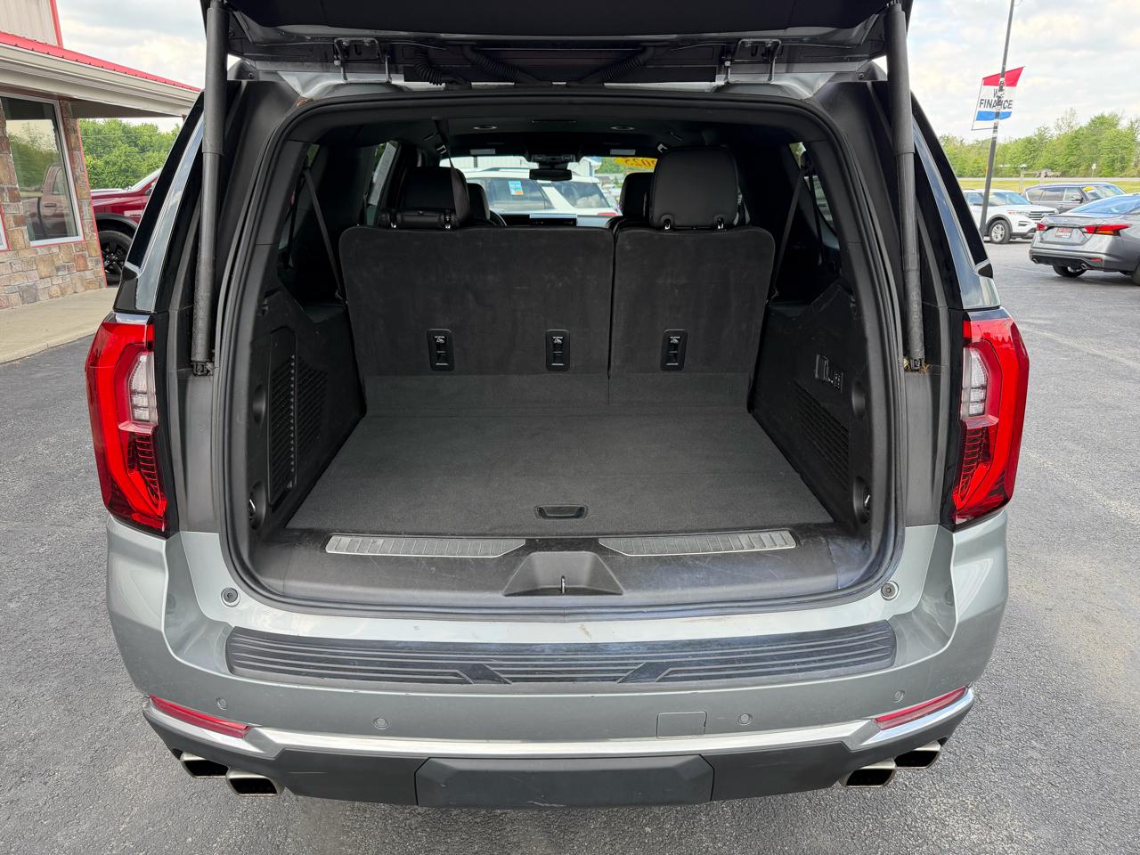GMC Yukon XL 4WD 4dr Denali 2025
