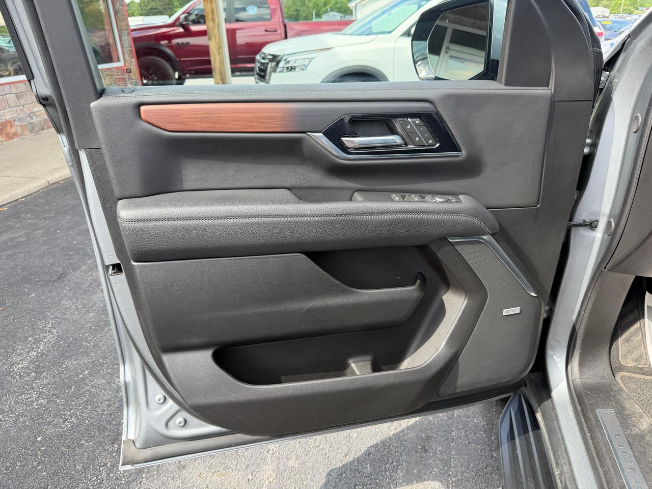 GMC Yukon XL 4WD 4dr Denali 2025