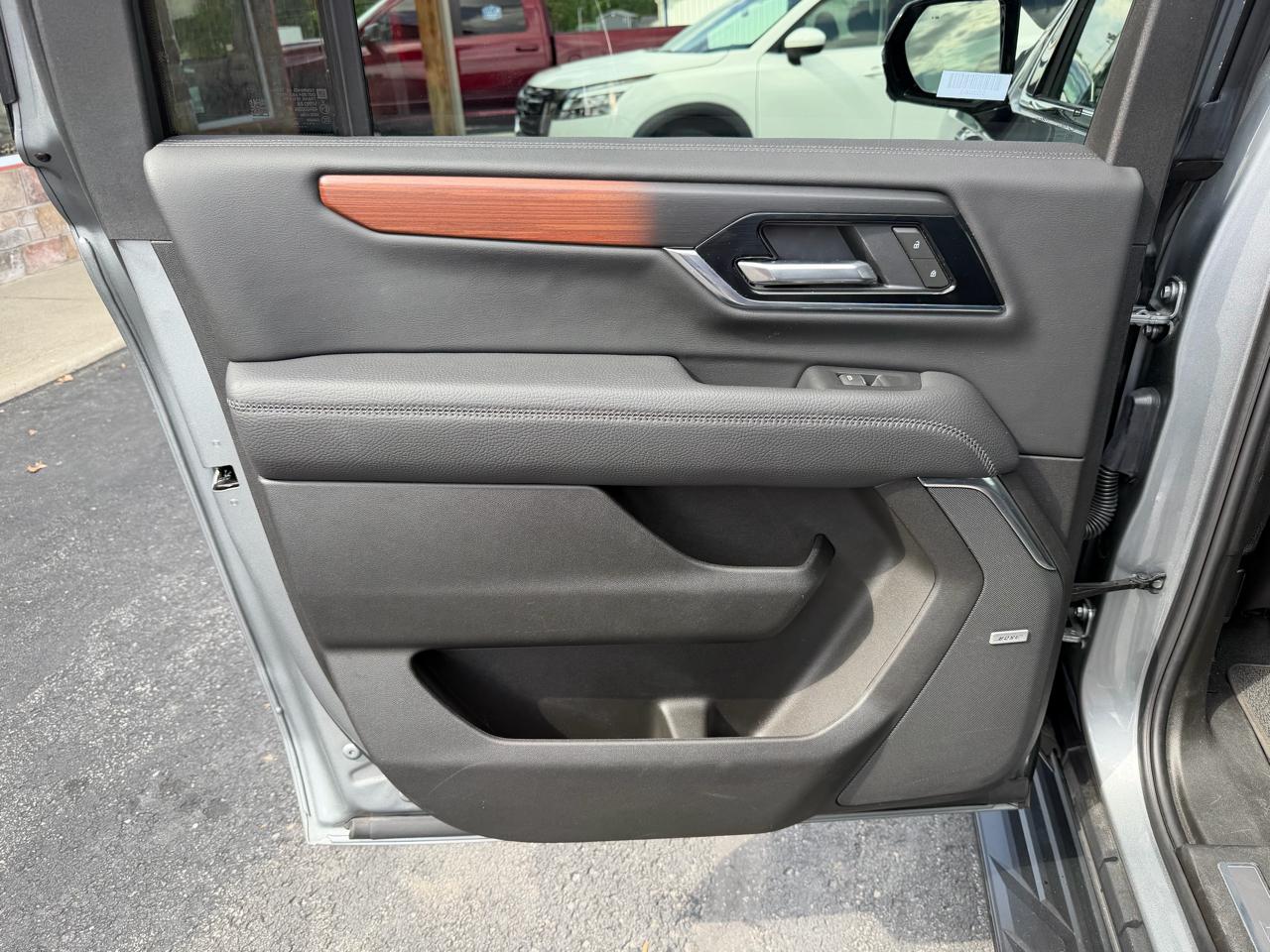 GMC Yukon XL 4WD 4dr Denali 2025