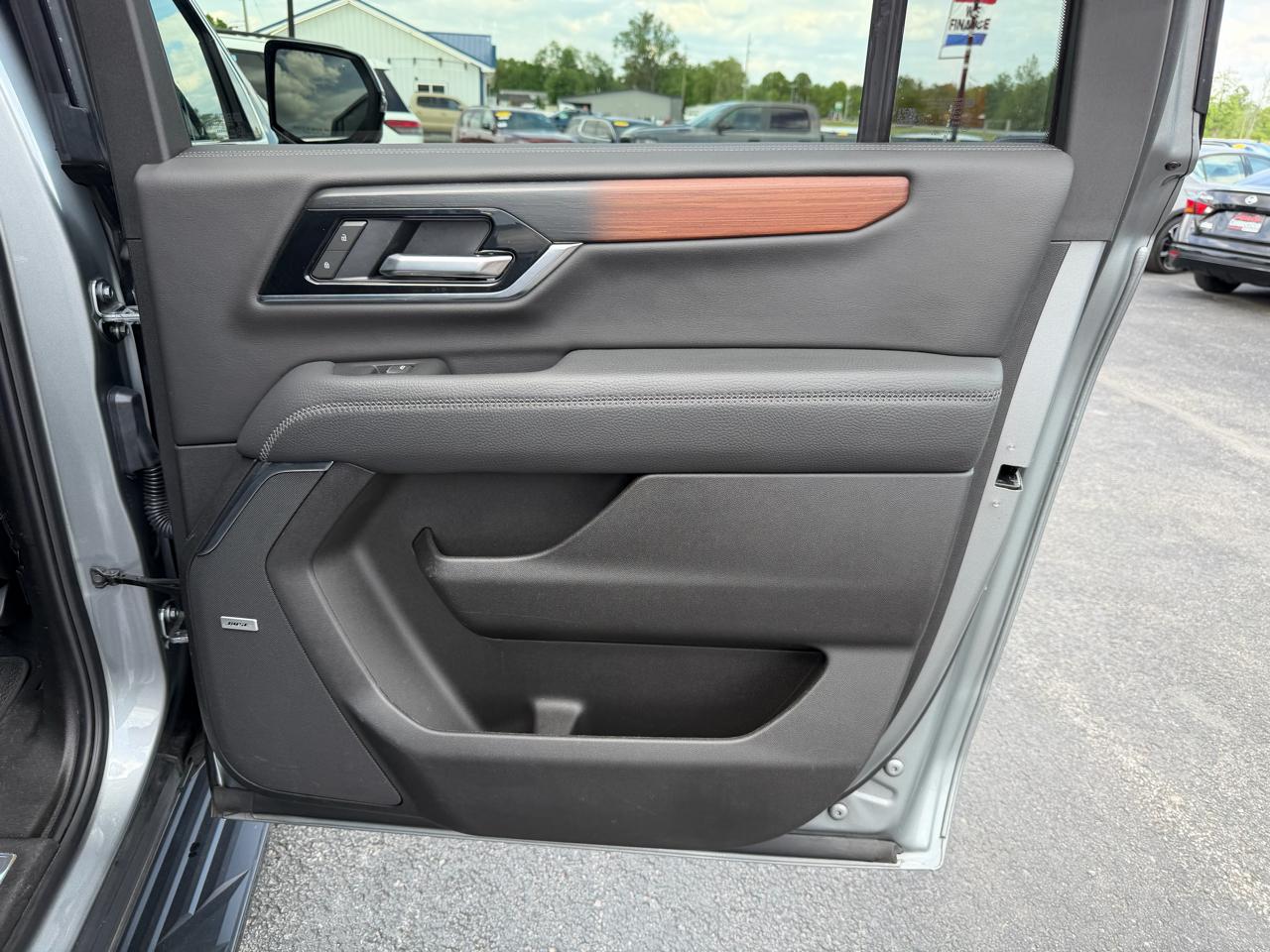 GMC Yukon XL 4WD 4dr Denali 2025