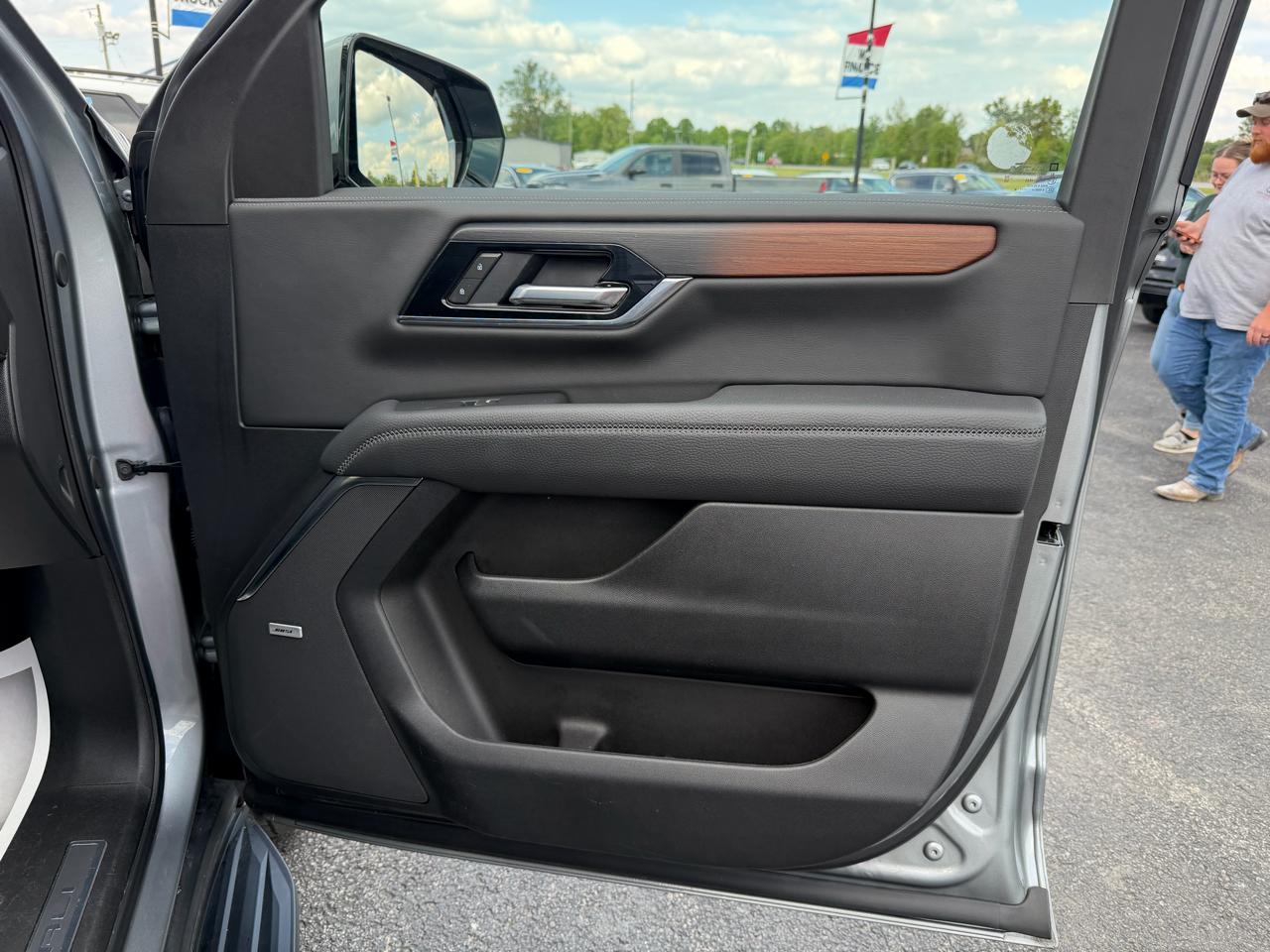 GMC Yukon XL 4WD 4dr Denali 2025