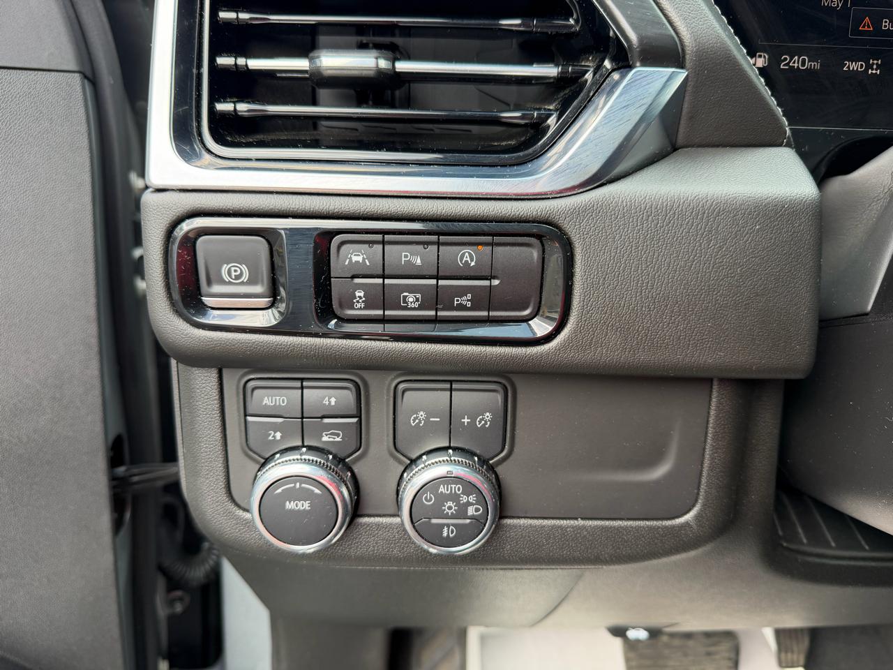 GMC Yukon XL 4WD 4dr Denali 2025