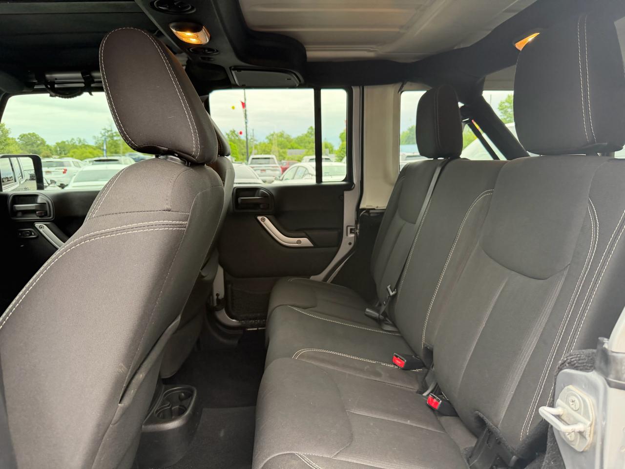 Jeep Wrangler Unlimited 4WD 4dr Sahara 2016