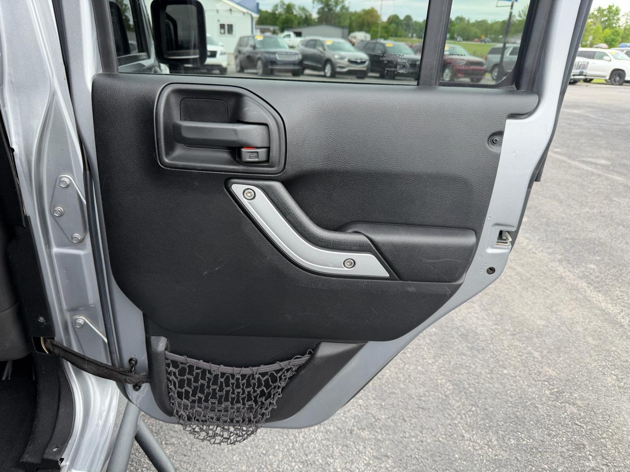 Jeep Wrangler Unlimited 4WD 4dr Sahara 2016