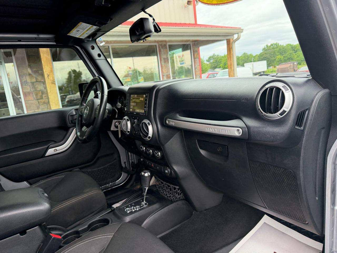 Jeep Wrangler Unlimited 4WD 4dr Sahara 2016