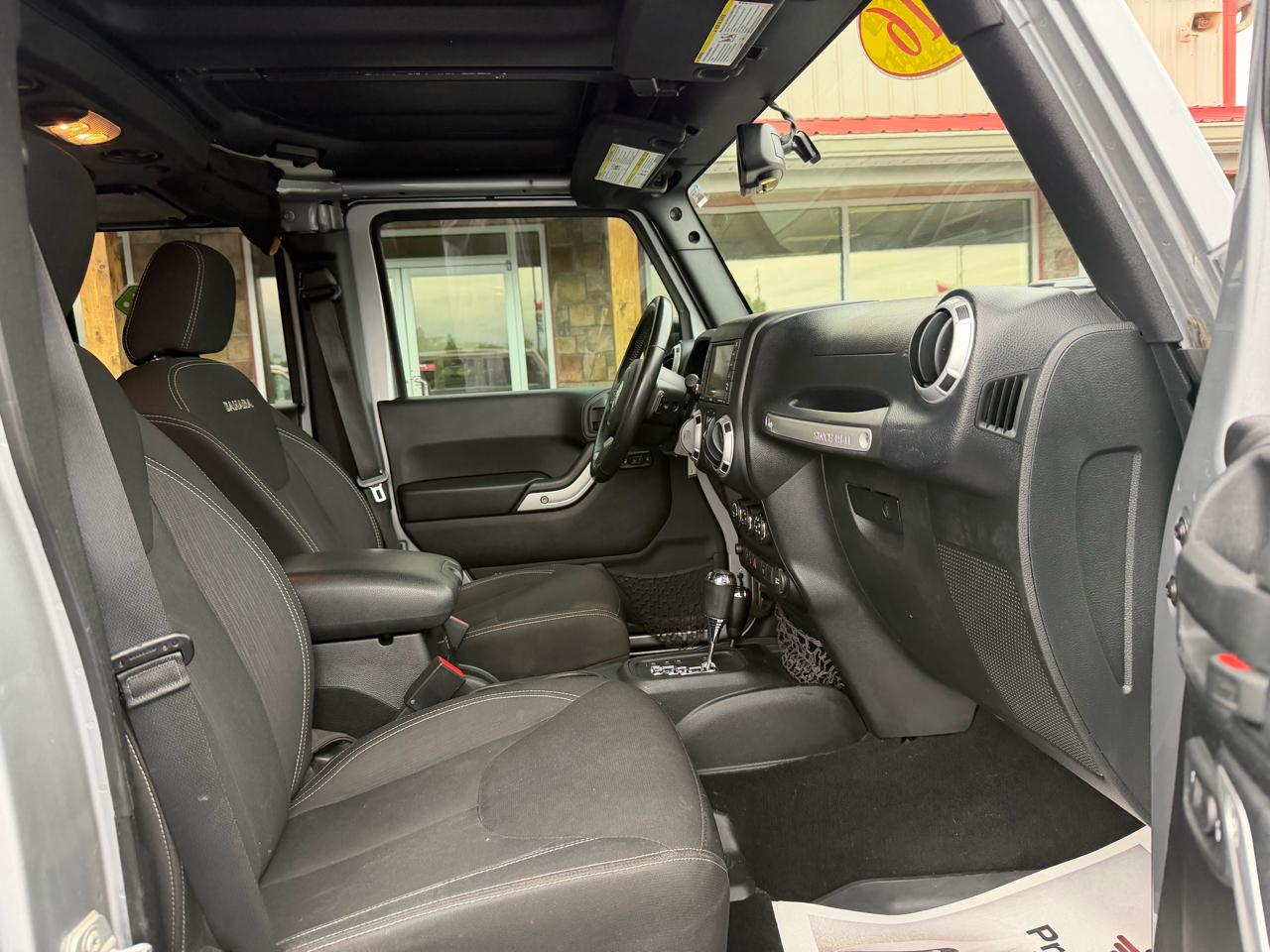 Jeep Wrangler Unlimited 4WD 4dr Sahara 2016