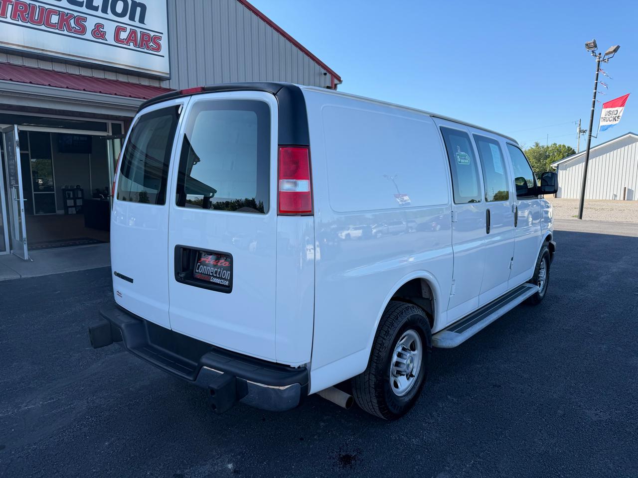 Chevrolet Express Cargo Van RWD 2500 135" 2020