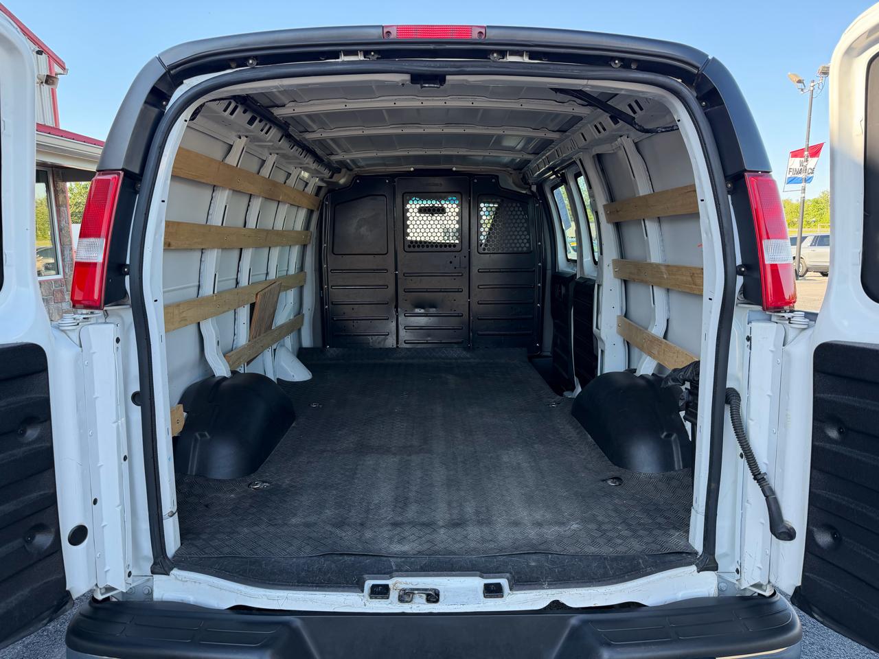 Chevrolet Express Cargo Van RWD 2500 135" 2020