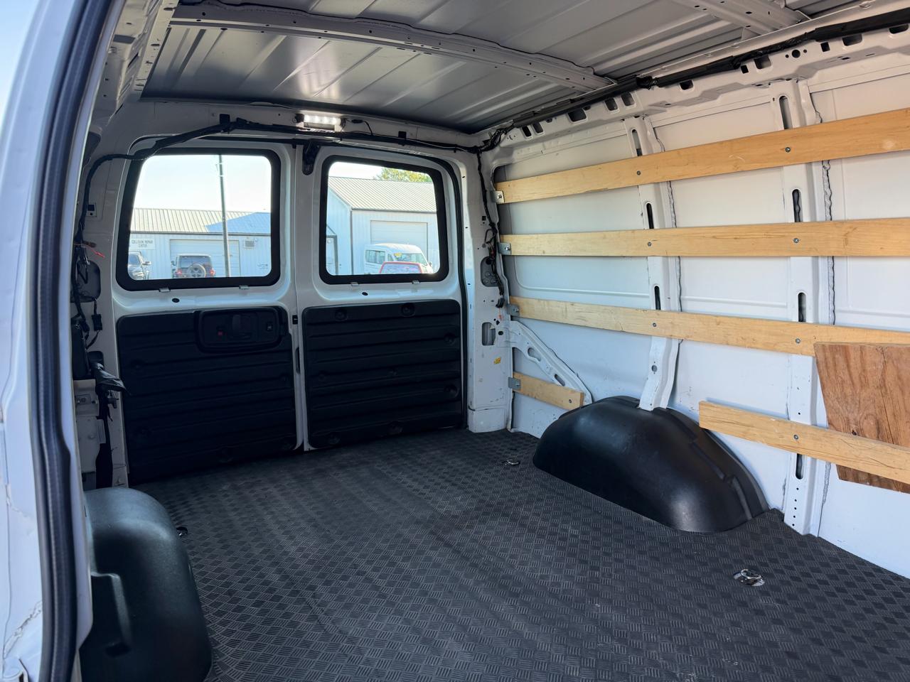 Chevrolet Express Cargo Van RWD 2500 135" 2020
